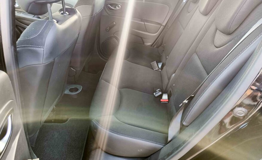 RENAULT CLIO 1.2 16V _ 73cv _ 2015 _ 111.000 kms _ Gasolina _ Desde 132€/mes _ Hasta 400€ de descuento por financiación