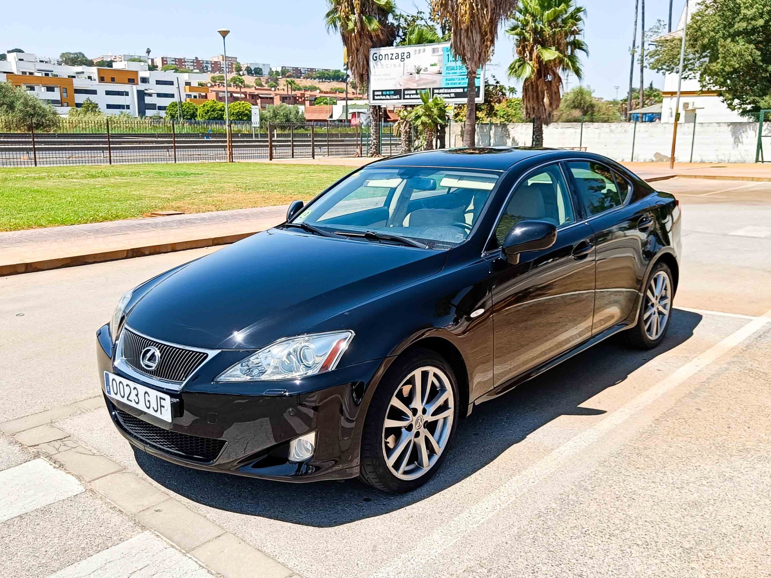 LEXUS IS 220D SPORT _ 177 cv _ 2008 _ 139.000 kms _ Diesel _ Hasta 500€ de descuento por financiación _ Desde 152€/mes
