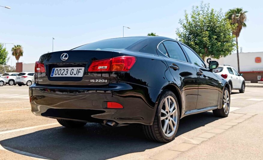 LEXUS IS 220D SPORT _ 177 cv _ 2008 _ 139.000 kms _ Diesel _ Hasta 500€ de descuento por financiación _ Desde 152€/mes