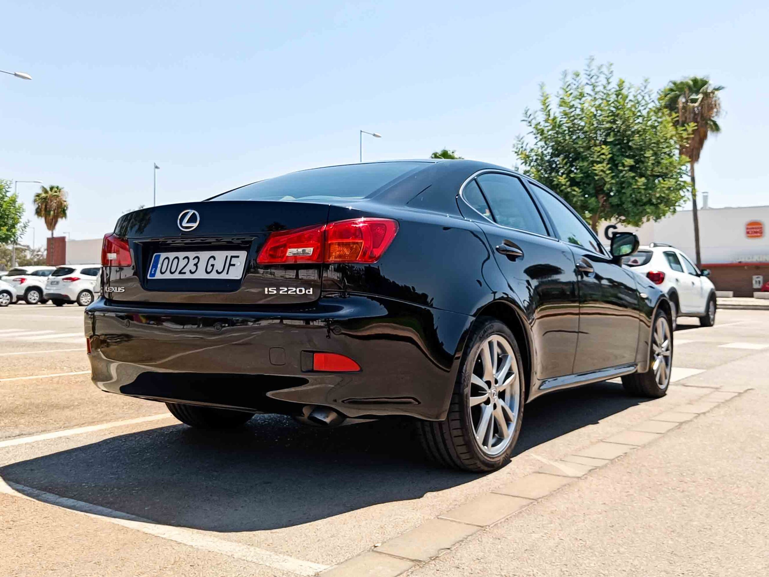 LEXUS IS 220D SPORT _ 177 cv _ 2008 _ 139.000 kms _ Diesel _ Hasta 500€ de descuento por financiación _ Desde 152€/mes