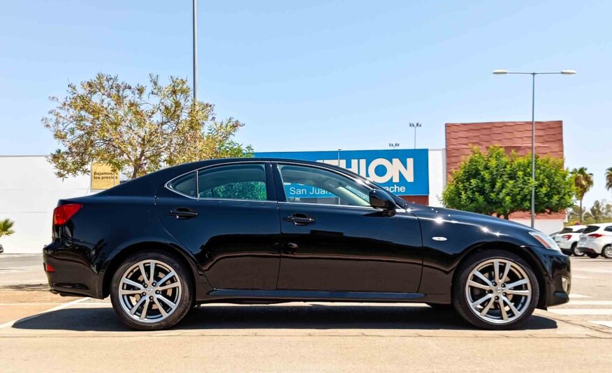 LEXUS IS 220D SPORT _ 177 cv _ 2008 _ 139.000 kms _ Diesel _ Hasta 500€ de descuento por financiación _ Desde 152€/mes