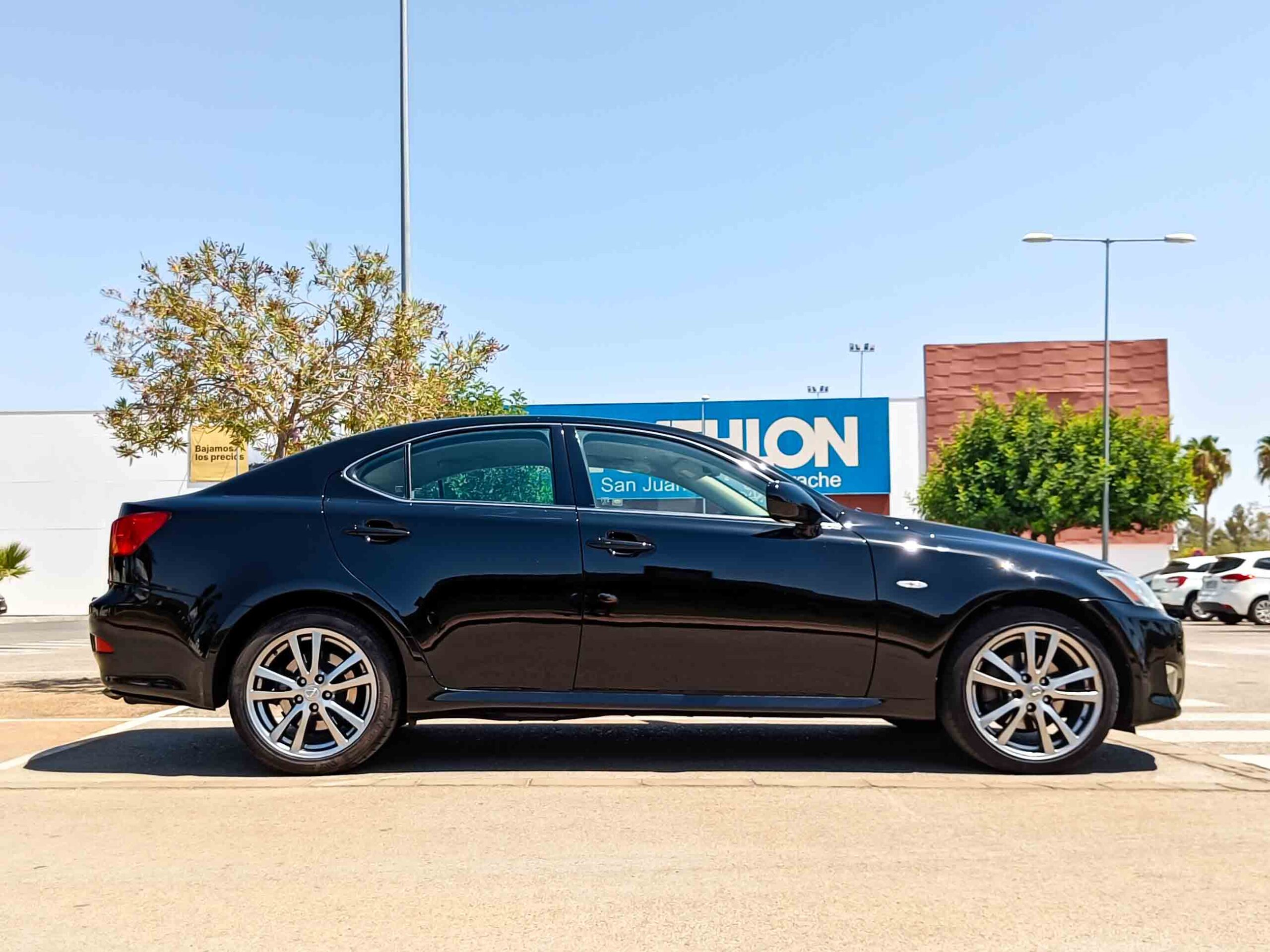 LEXUS IS 220D SPORT _ 177 cv _ 2008 _ 139.000 kms _ Diesel _ Hasta 500€ de descuento por financiación _ Desde 152€/mes