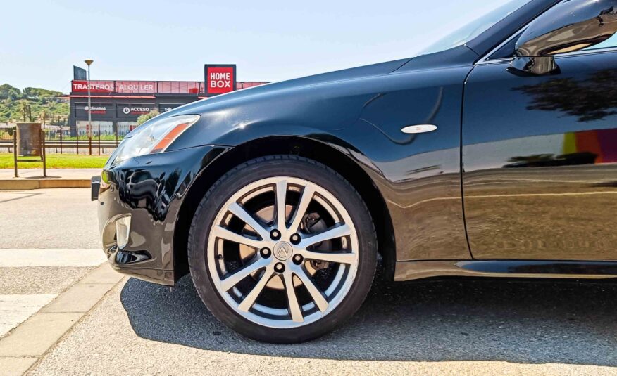 LEXUS IS 220D SPORT _ 177 cv _ 2008 _ 139.000 kms _ Diesel _ Hasta 500€ de descuento por financiación _ Desde 152€/mes