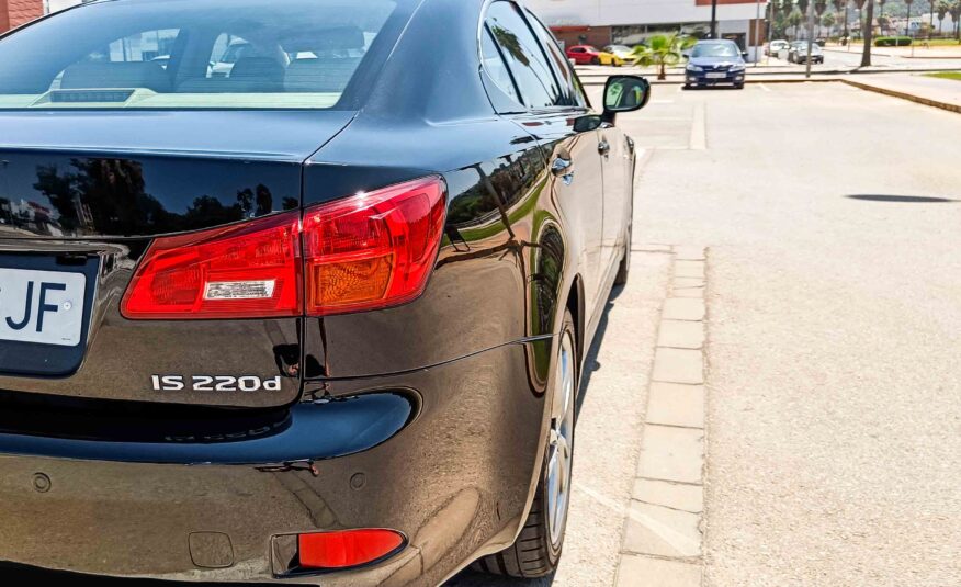 LEXUS IS 220D SPORT _ 177 cv _ 2008 _ 139.000 kms _ Diesel _ Hasta 500€ de descuento por financiación _ Desde 152€/mes