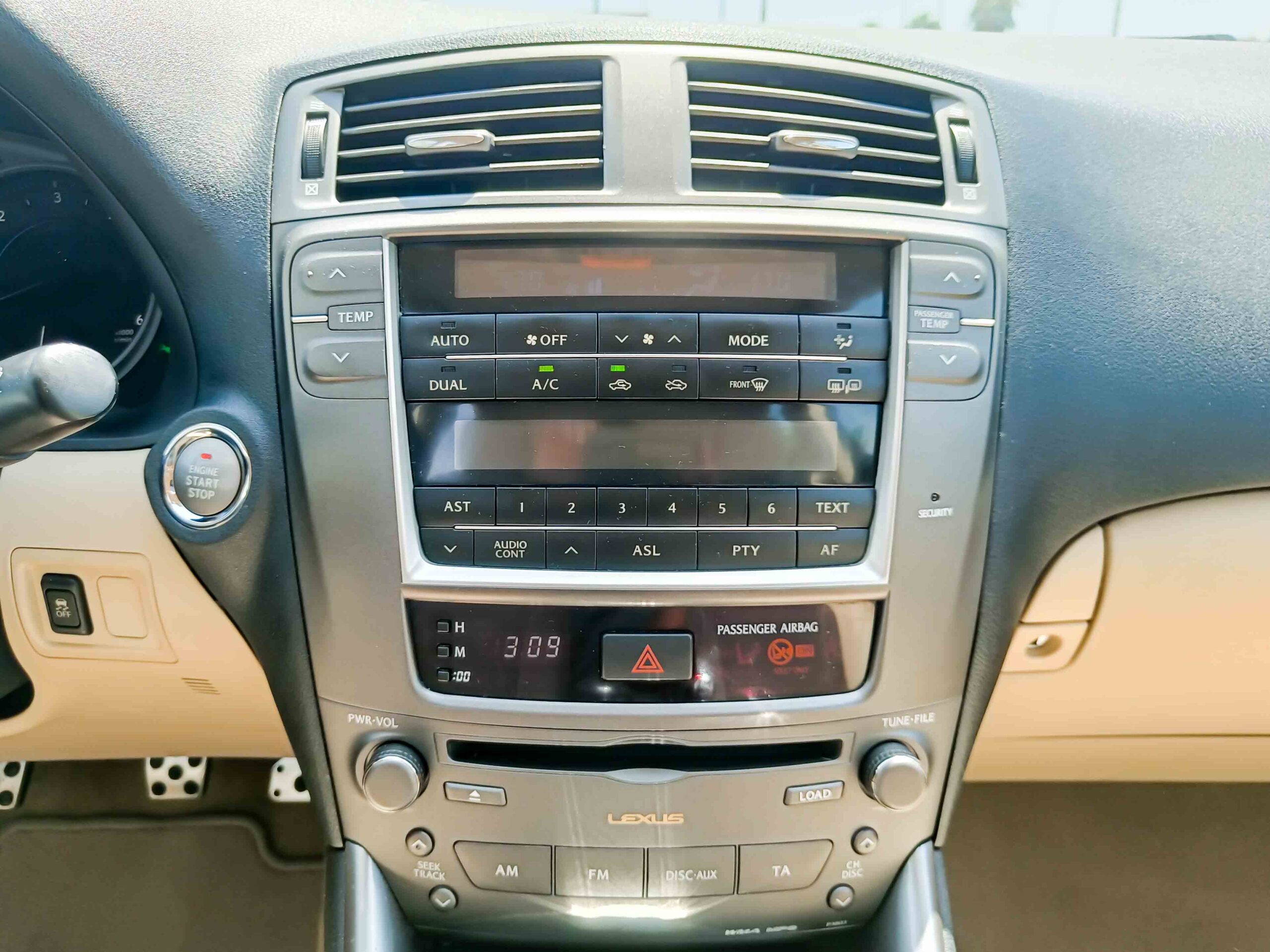 LEXUS IS 220D SPORT _ 177 cv _ 2008 _ 139.000 kms _ Diesel _ Hasta 500€ de descuento por financiación _ Desde 152€/mes