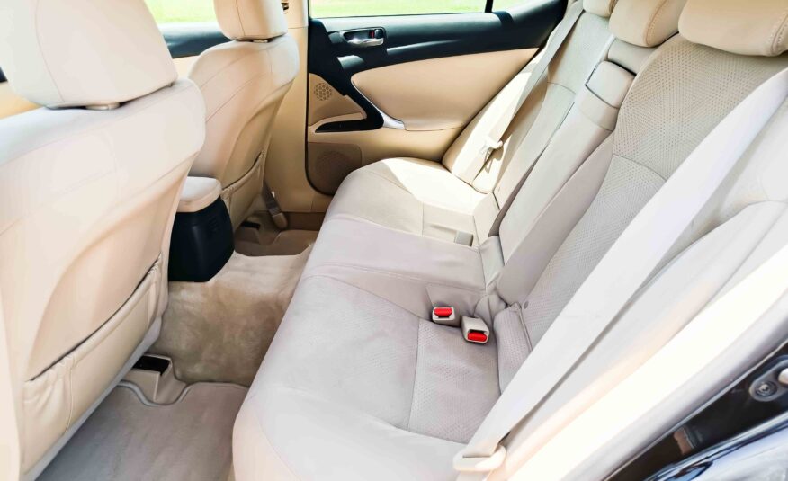 LEXUS IS 220D SPORT _ 177 cv _ 2008 _ 139.000 kms _ Diesel _ Hasta 500€ de descuento por financiación _ Desde 152€/mes