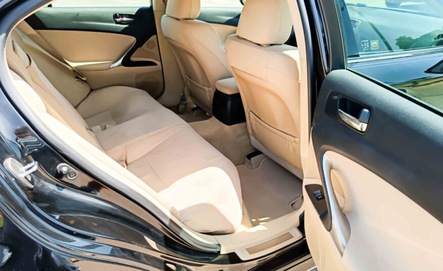 LEXUS IS 220D SPORT _ 177 cv _ 2008 _ 139.000 kms _ Diesel _ Hasta 500€ de descuento por financiación _ Desde 152€/mes