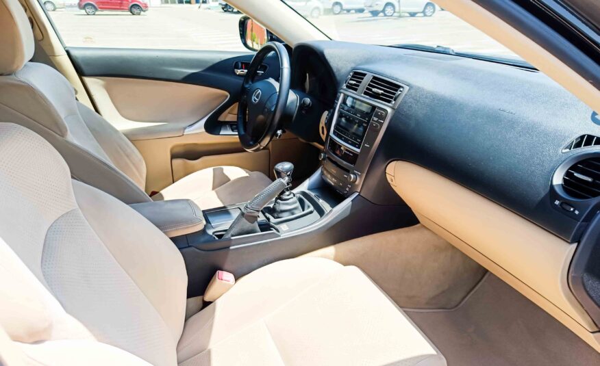 LEXUS IS 220D SPORT _ 177 cv _ 2008 _ 139.000 kms _ Diesel _ Hasta 500€ de descuento por financiación _ Desde 152€/mes