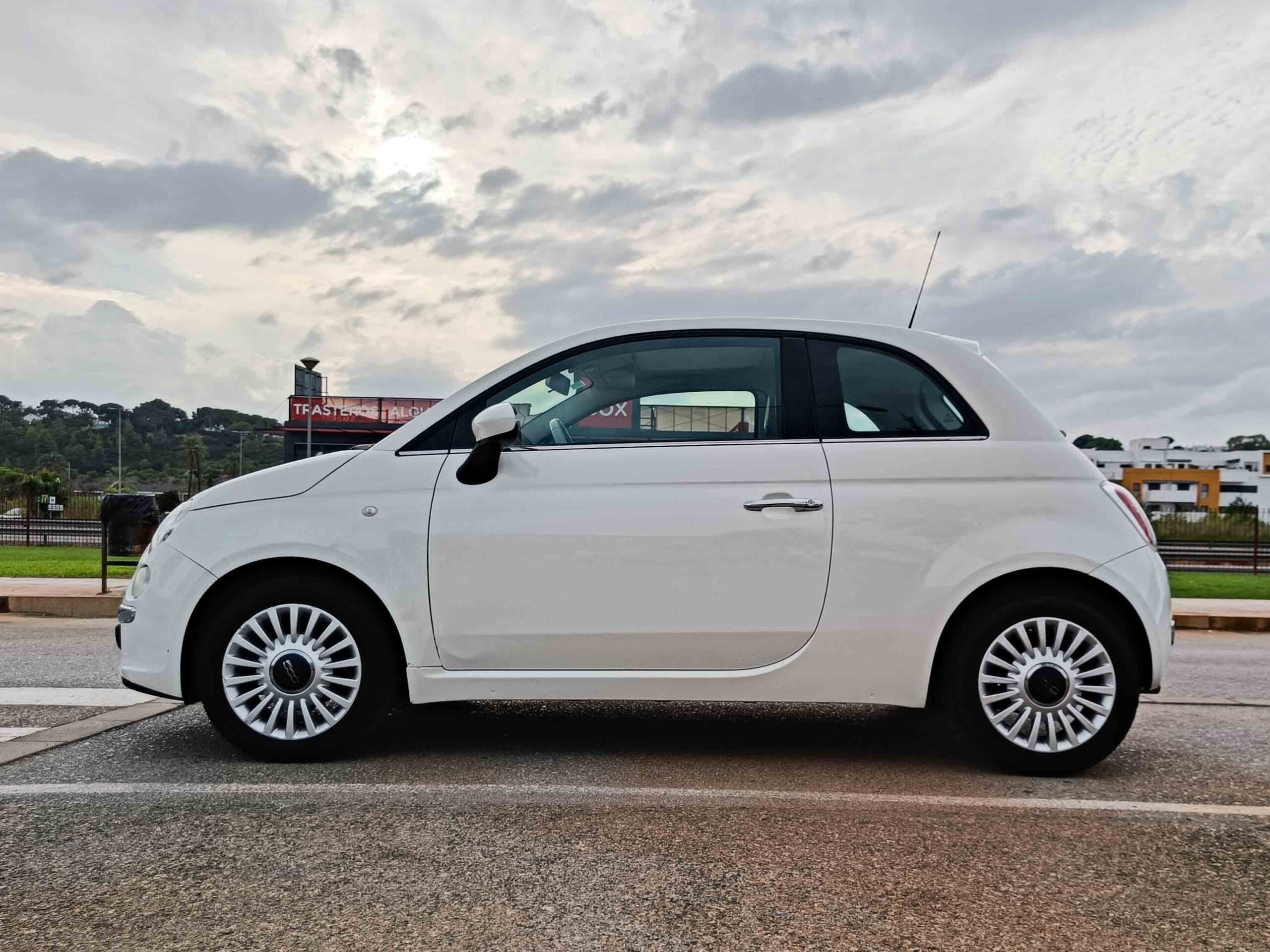 FIAT 500 _ 70cv _ 2012 _ 69.000 kms _ Gasolina _ desde 121€/mes _ hasta 300€ de descuento por financiación