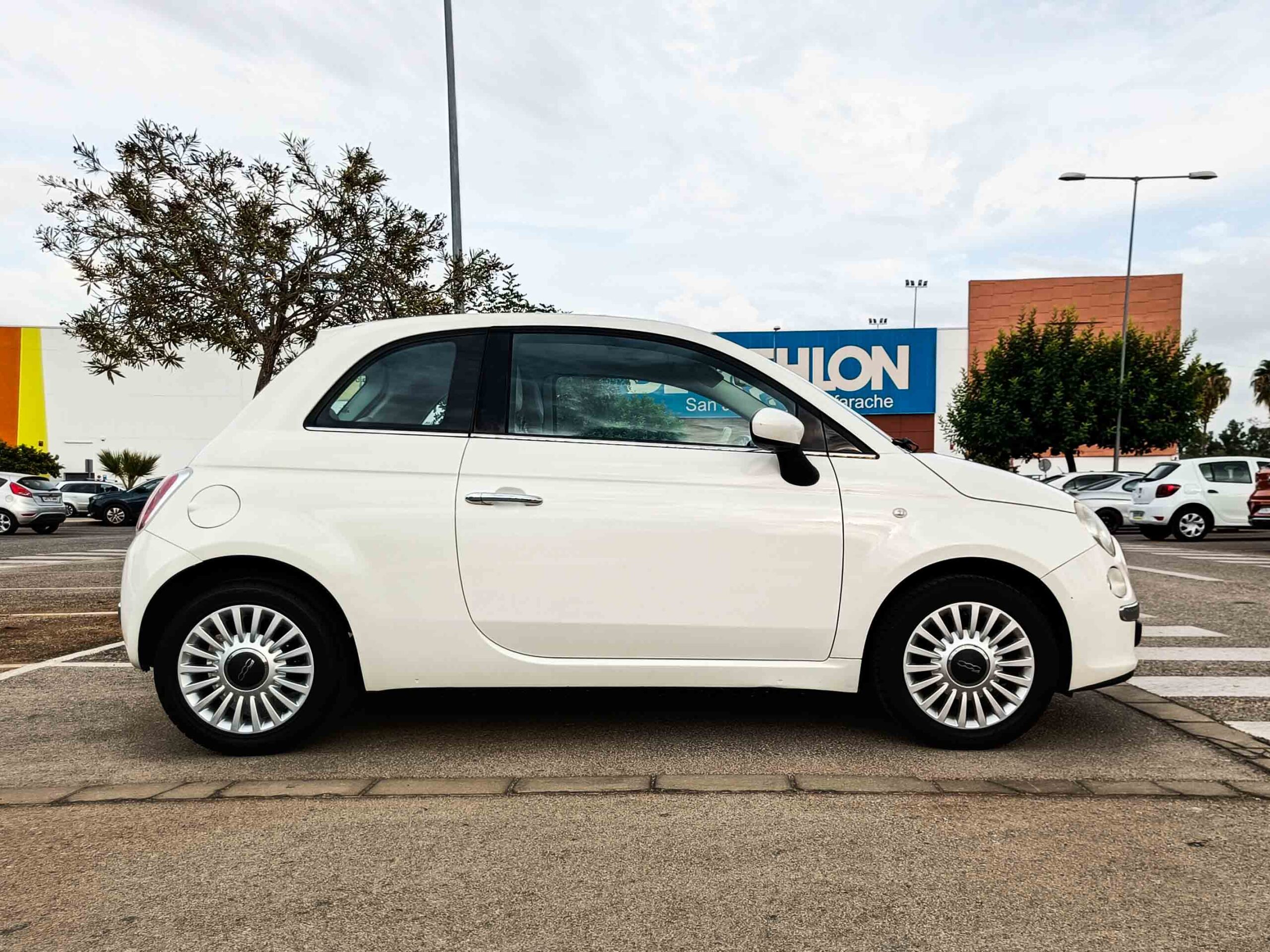 FIAT 500 _ 70cv _ 2012 _ 69.000 kms _ Gasolina _ desde 121€/mes _ hasta 300€ de descuento por financiación