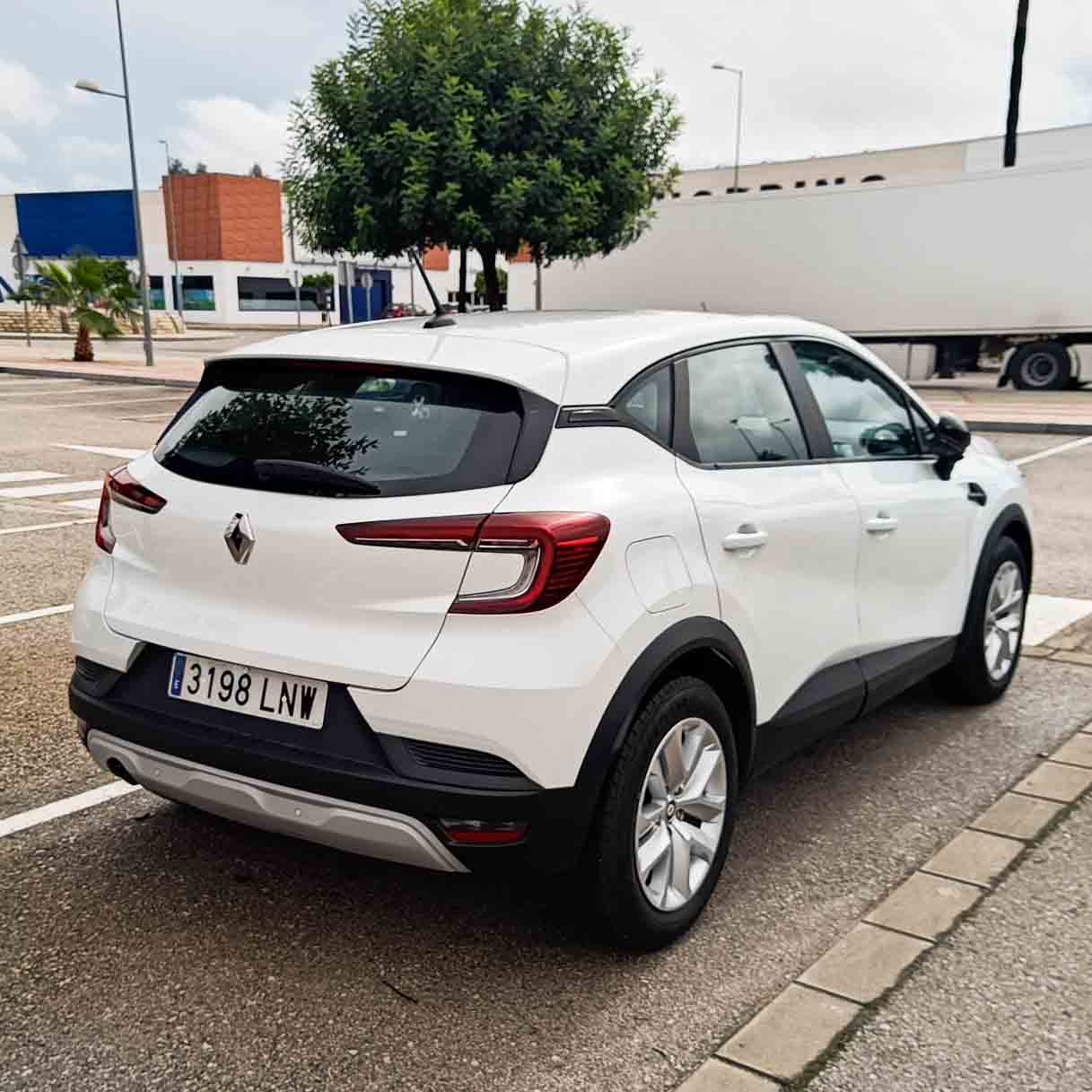 RENAULT CAPTUR TCE INTENSE GLP _ 101cv _ 2021 _ 146.000 kms _ Desde 179€/mes _ Hasta 700€ de descuento por financiación