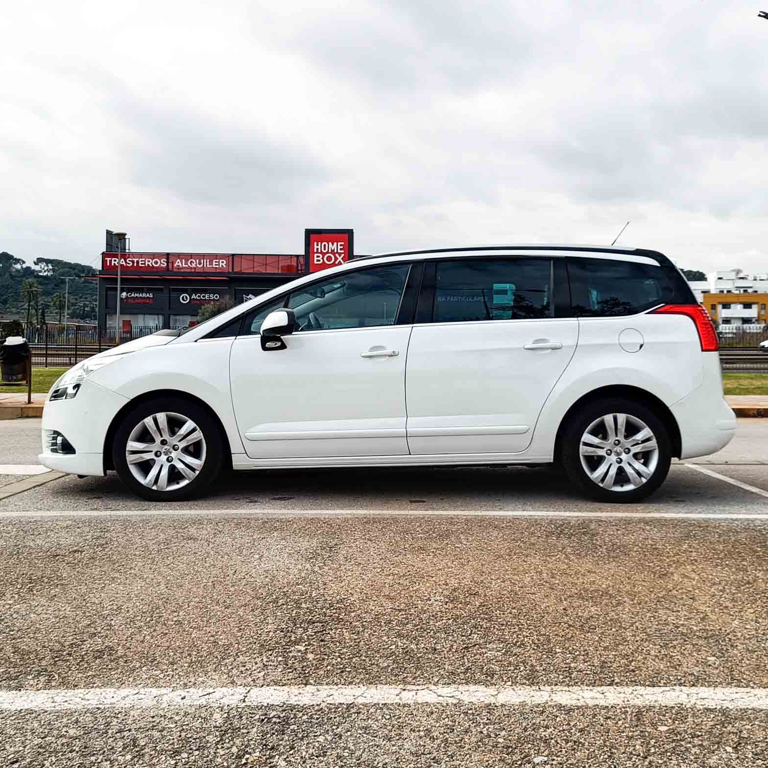 PEUGEOT 5008 ALLURE CMP 1.6 e-HDi 16V _ 2012 _ 112cv _ 7 plazas _  Automático _ 160.000 kms _ Diesel _ hasta 400€ de descuento por financiación