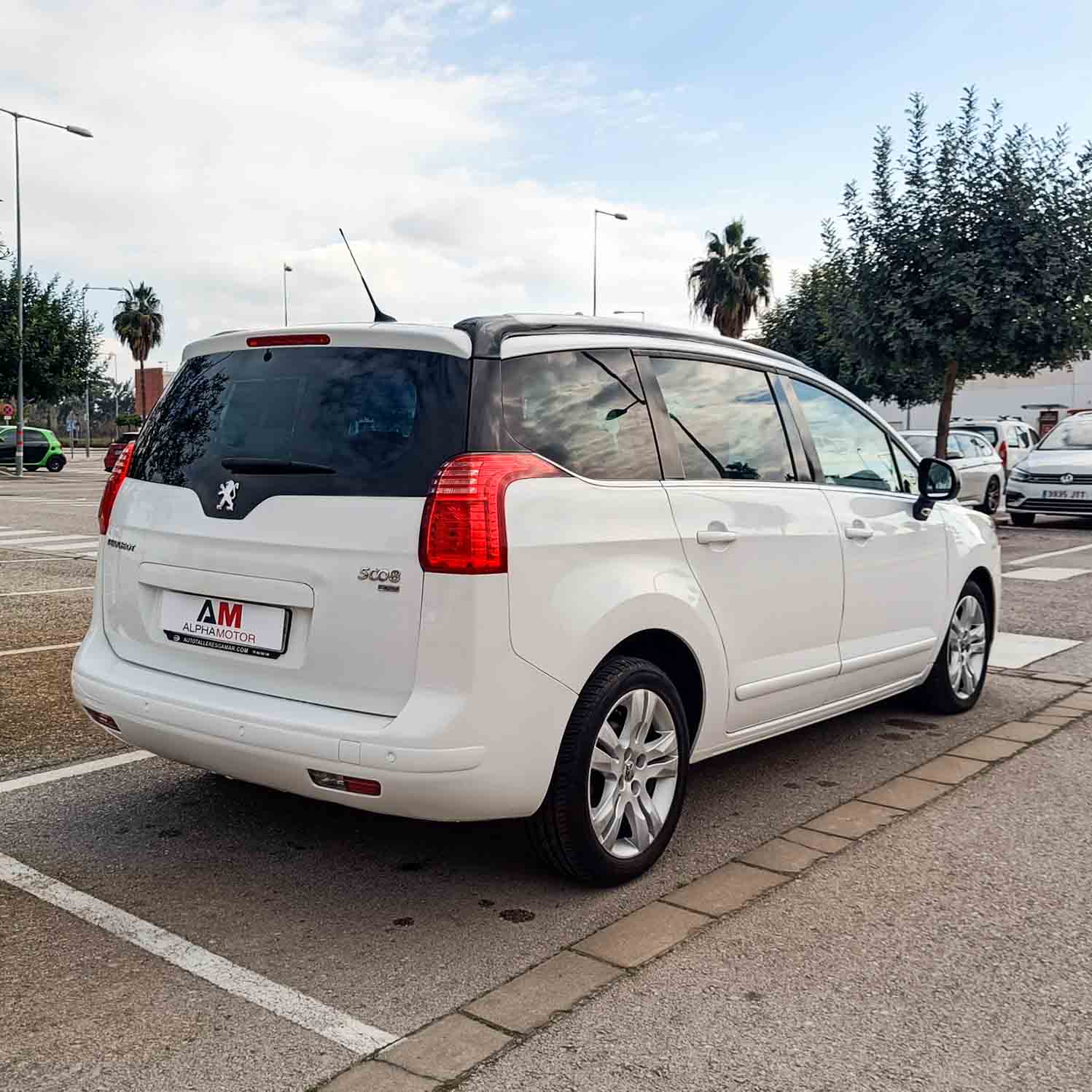 PEUGEOT 5008 ALLURE CMP 1.6 e-HDi 16V _ 2012 _ 112cv _ 7 plazas _  Automático _ 160.000 kms _ Diesel _ hasta 400€ de descuento por financiación