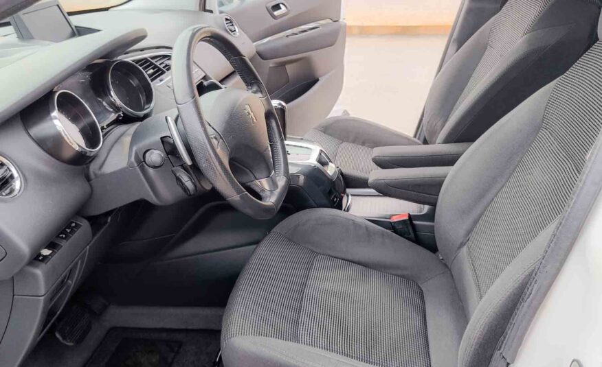 PEUGEOT 5008 ALLURE CMP 1.6 e-HDi 16V _ 2012 _ 112cv _ 7 plazas _  Automático _ 160.000 kms _ Diesel _ desde 172€/mes _ hasta 500€ de descuento por financiación
