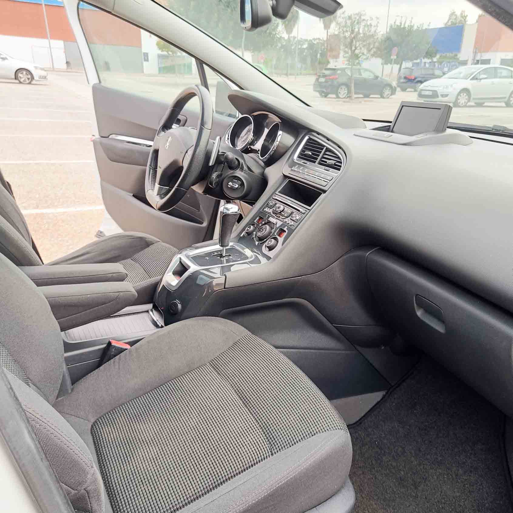 PEUGEOT 5008 ALLURE CMP 1.6 e-HDi 16V _ 2012 _ 112cv _ 7 plazas _  Automático _ 160.000 kms _ Diesel _ hasta 400€ de descuento por financiación