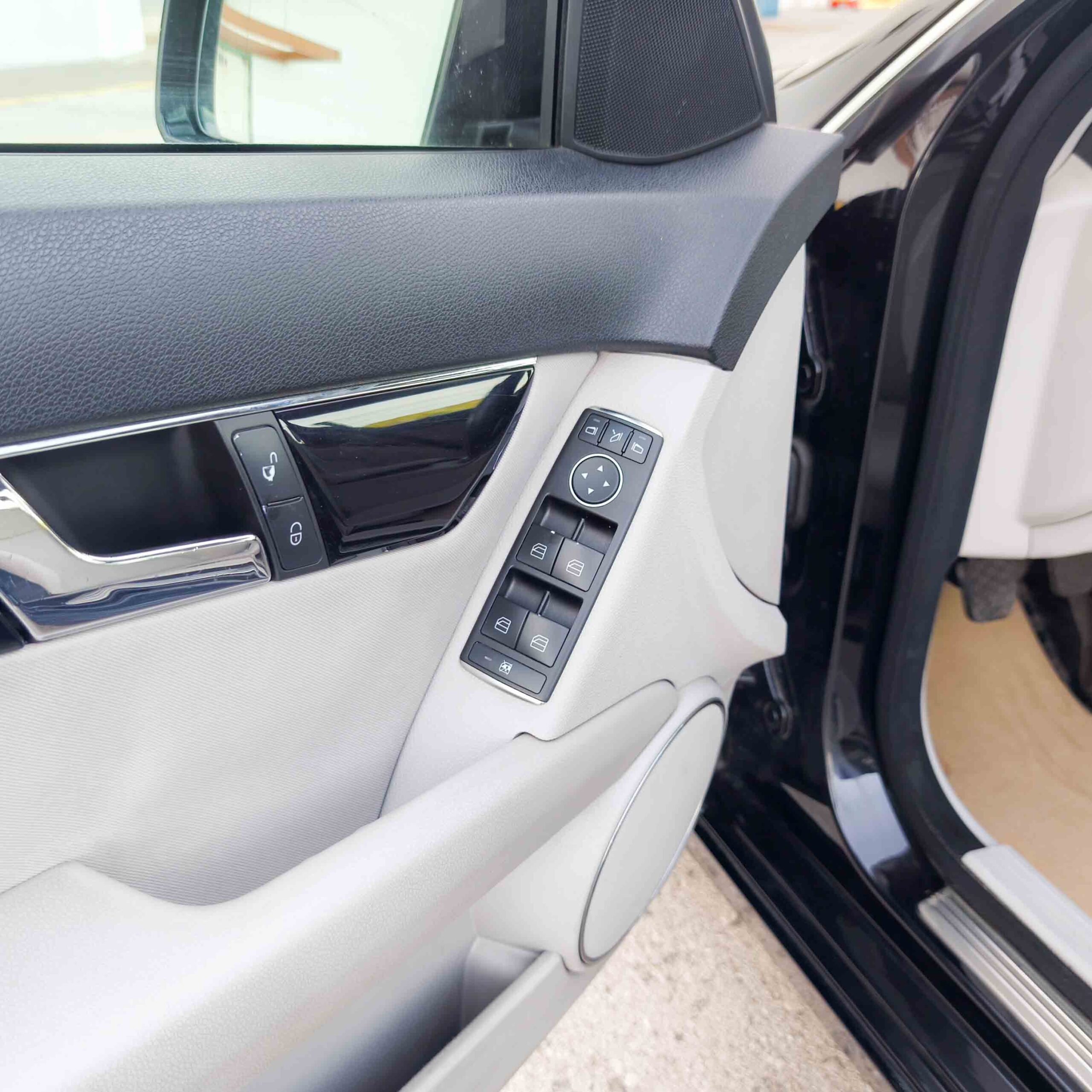 MERCEDES-BENZ CLASE C 220CDI (W204)  BE CLASSIC _ 2011 _ 170cv _ 229.000 kms _ Diesel _ Manual _ Hasta 510€ de descuento por financiación