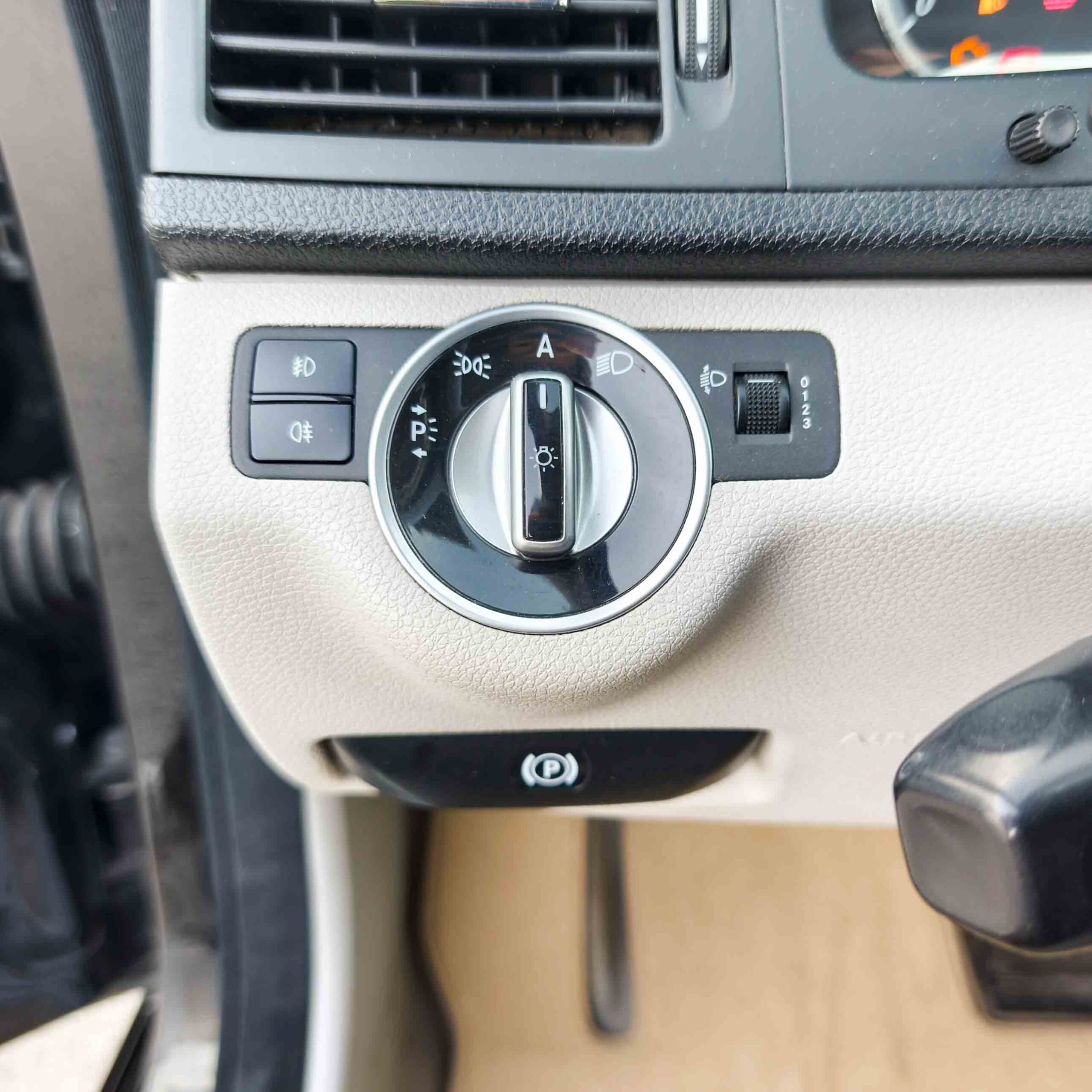 MERCEDES-BENZ CLASE C 220CDI (W204)  BE CLASSIC _ 2011 _ 170cv _ 229.000 kms _ Diesel _ Manual _ Hasta 510€ de descuento por financiación