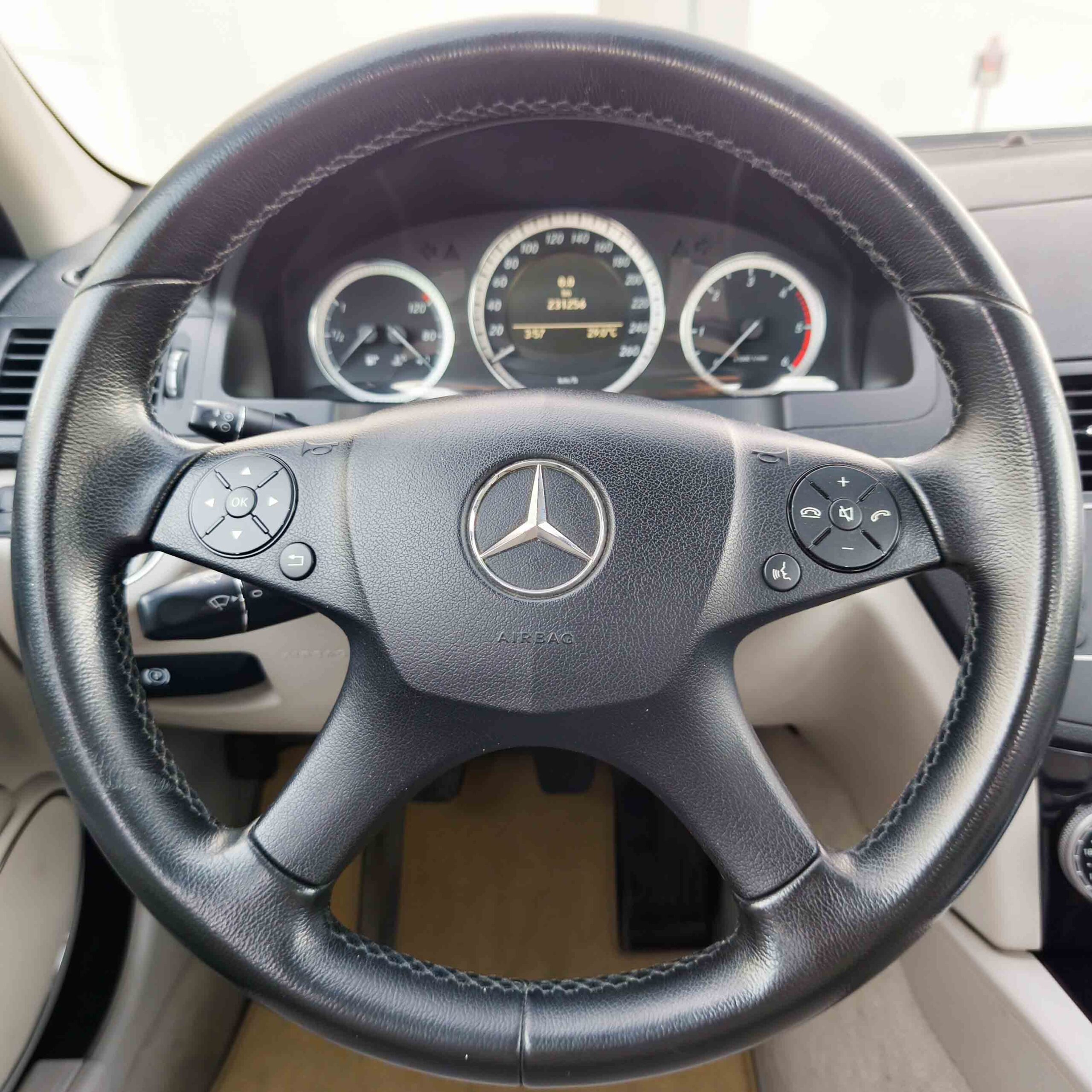 MERCEDES-BENZ CLASE C 220CDI (W204)  BE CLASSIC _ 2011 _ 170cv _ 229.000 kms _ Diesel _ Manual _ Hasta 510€ de descuento por financiación