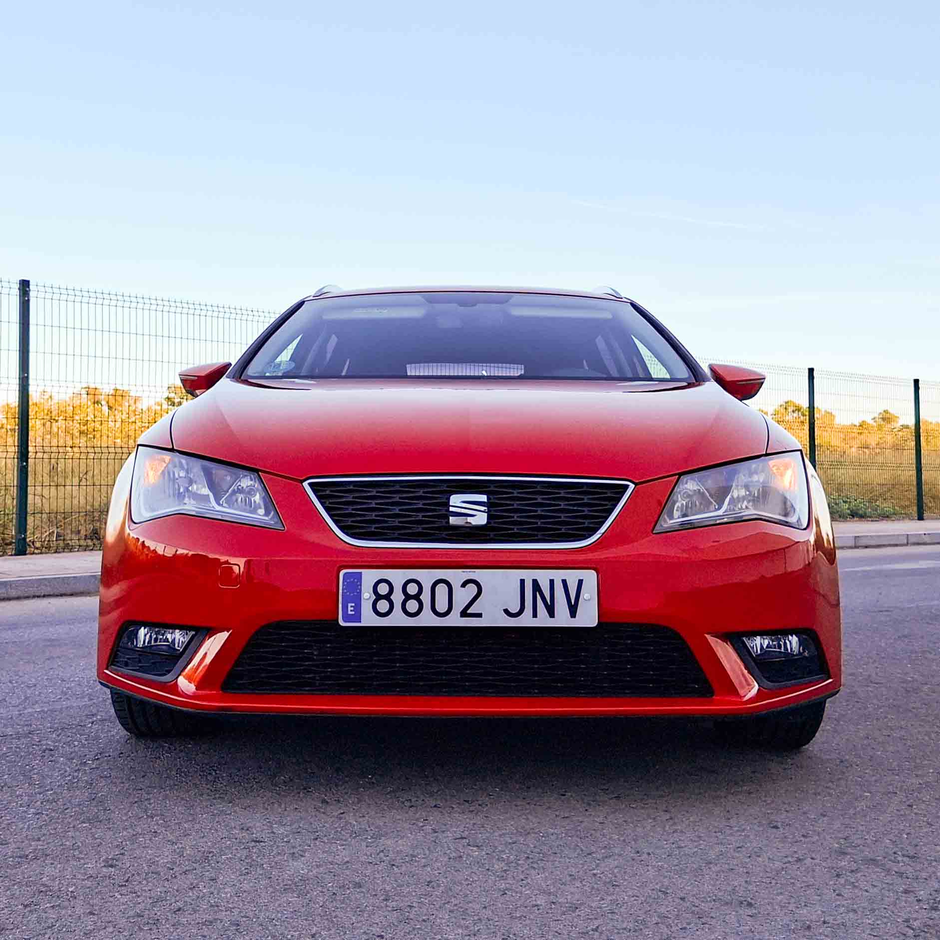 SEAT LEON ST 1.6 TDI CR S&S STYLE 110 _ 110cv _ 2016 _ 190.000 kms _ Diesel _ Hasta 500€ de descuento por financiación