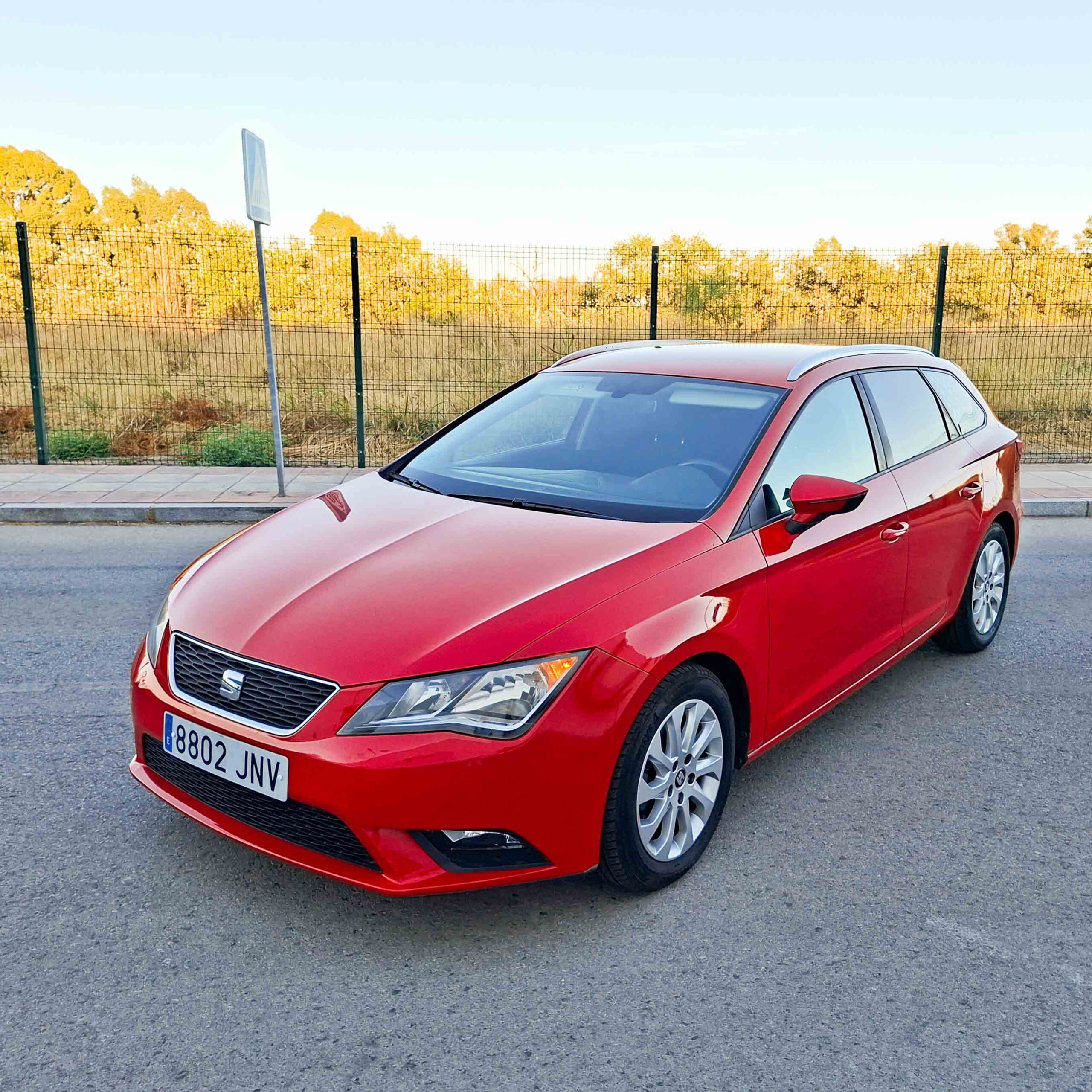 SEAT LEON ST 1.6 TDI CR S&S STYLE 110 _ 110cv _ 2016 _ 190.000 kms _ Diesel _ Hasta 500€ de descuento por financiación