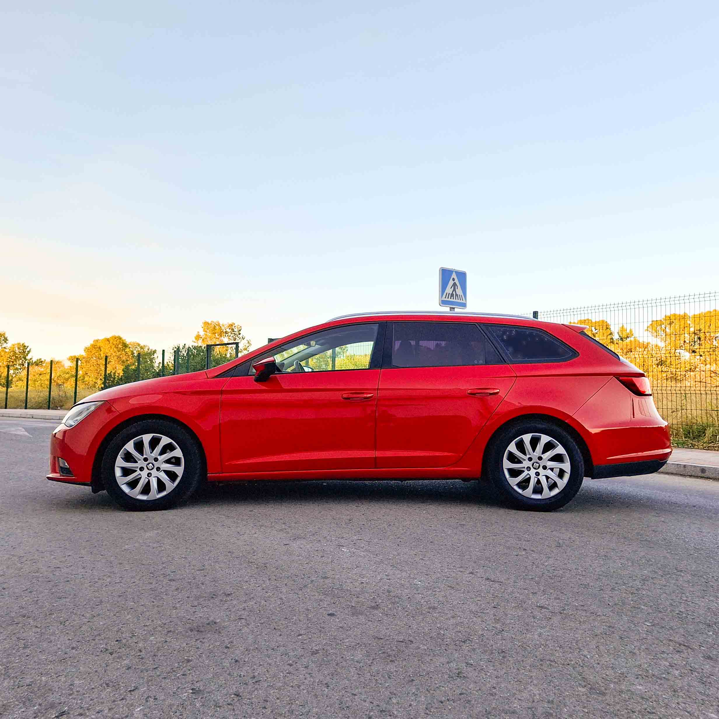 SEAT LEON ST 1.6 TDI CR S&S STYLE 110 _ 110cv _ 2016 _ 190.000 kms _ Diesel _ Hasta 500€ de descuento por financiación