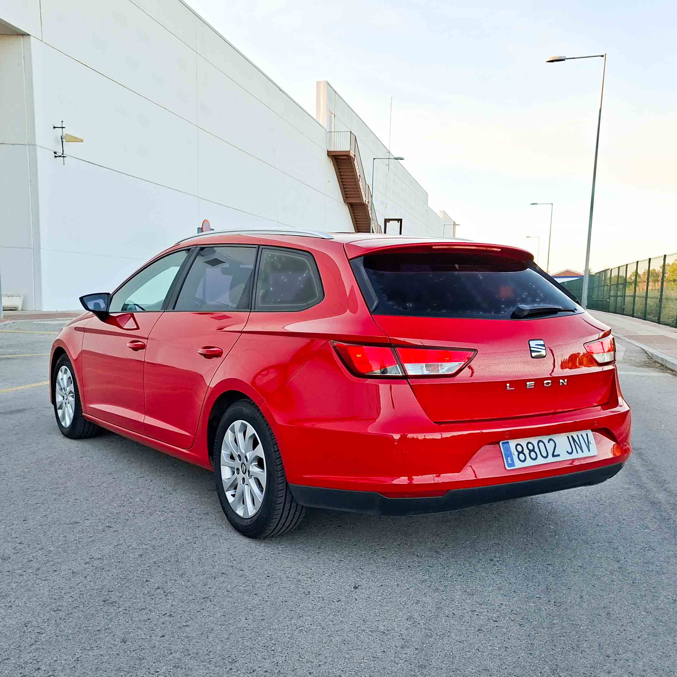 SEAT LEON ST 1.6 TDI CR S&S STYLE 110 _ 110cv _ 2016 _ 190.000 kms _ Diesel _ Hasta 500€ de descuento por financiación