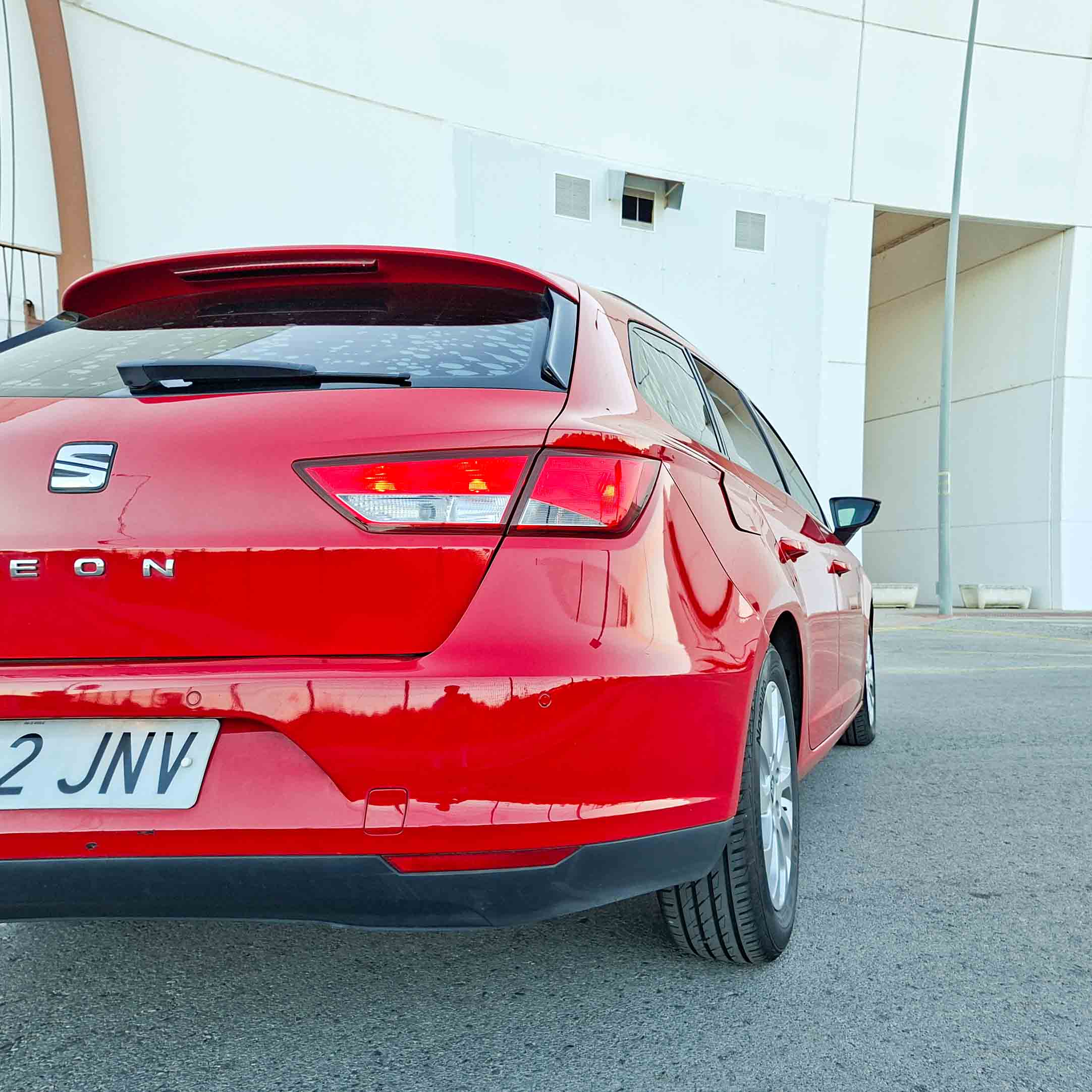 SEAT LEON ST 1.6 TDI CR S&S STYLE 110 _ 110cv _ 2016 _ 190.000 kms _ Diesel _ Hasta 500€ de descuento por financiación