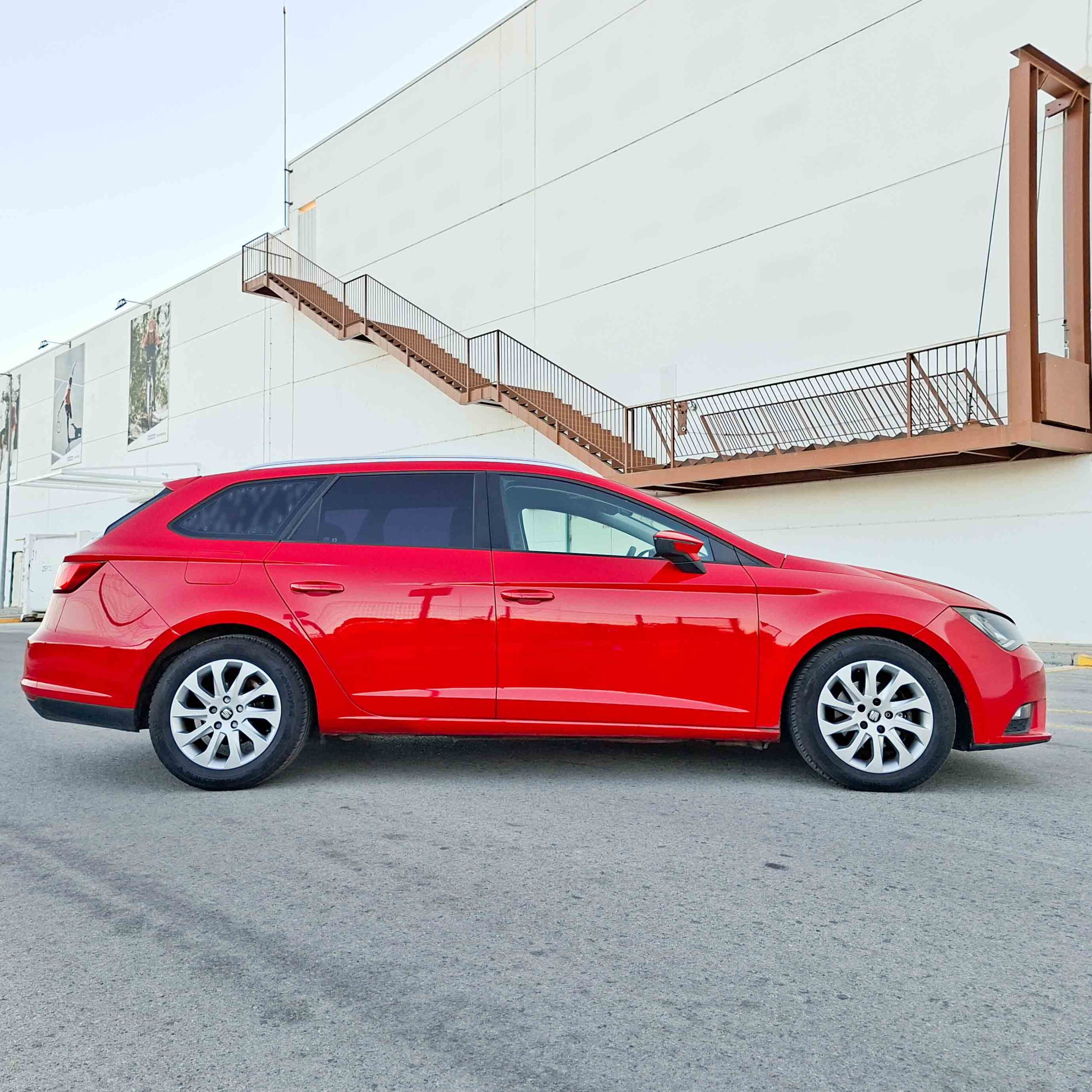 SEAT LEON ST 1.6 TDI CR S&S STYLE 110 _ 110cv _ 2016 _ 190.000 kms _ Diesel _ Hasta 500€ de descuento por financiación