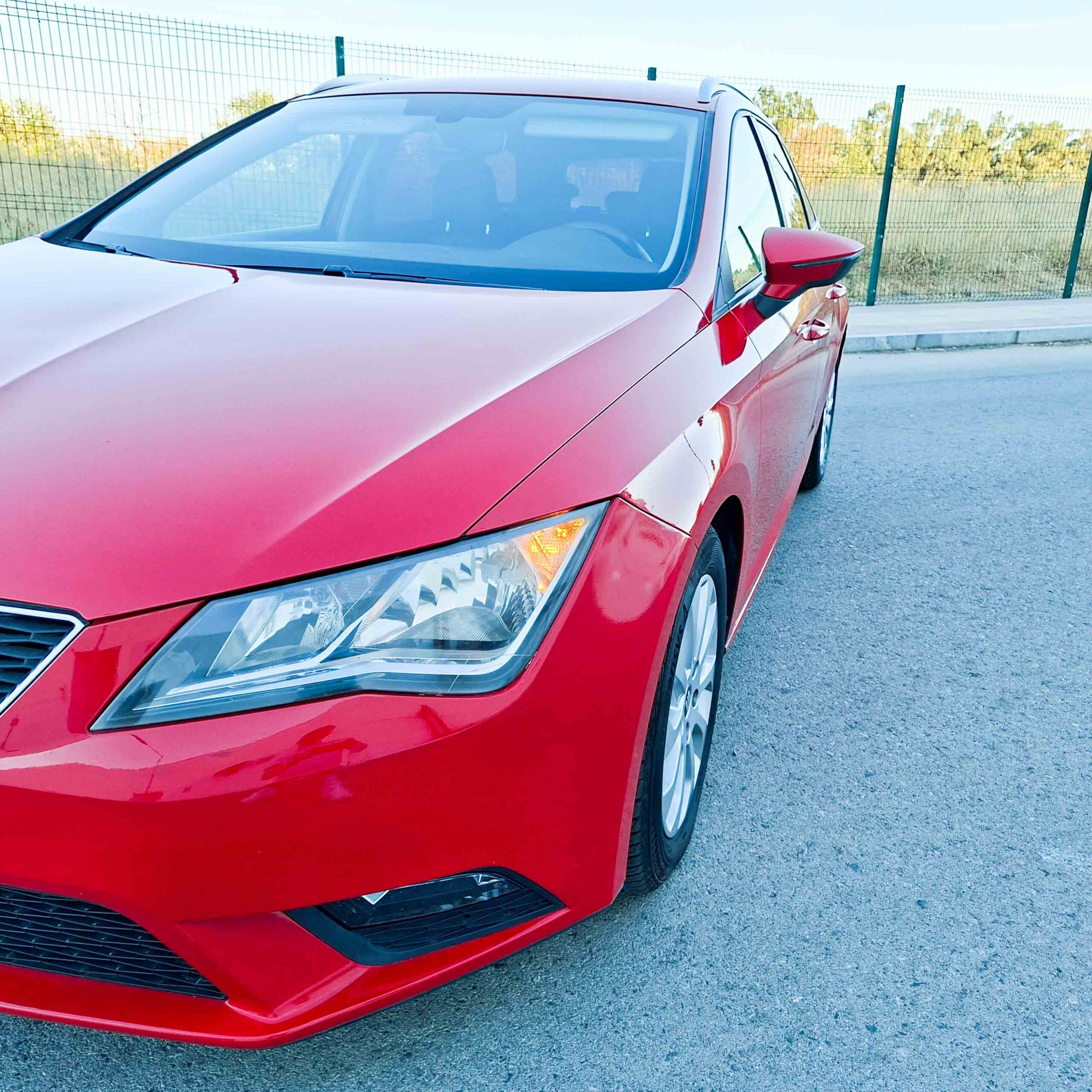 SEAT LEON ST 1.6 TDI CR S&S STYLE 110 _ 110cv _ 2016 _ 190.000 kms _ Diesel _ Hasta 500€ de descuento por financiación