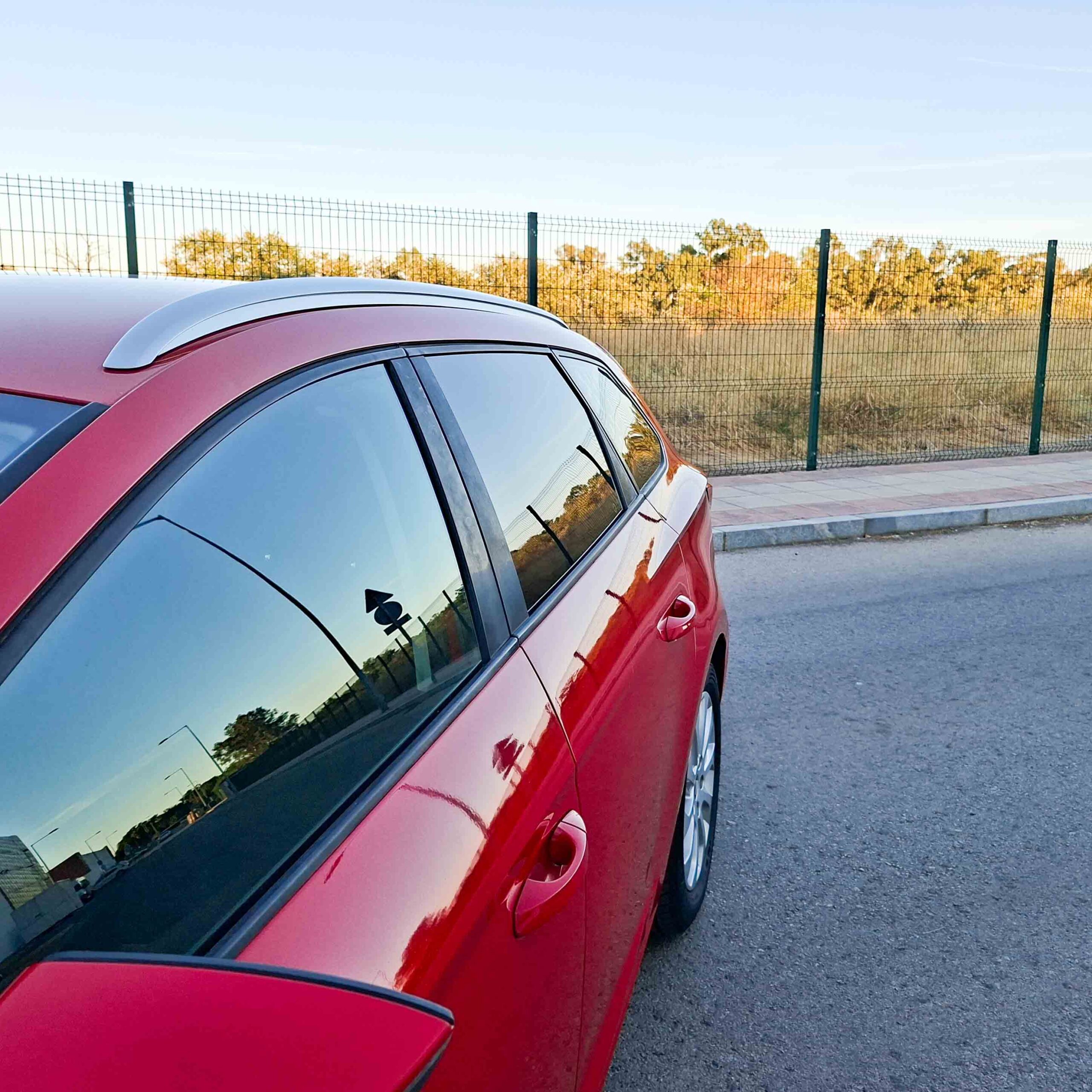 SEAT LEON ST 1.6 TDI CR S&S STYLE 110 _ 110cv _ 2016 _ 190.000 kms _ Diesel _ Hasta 500€ de descuento por financiación