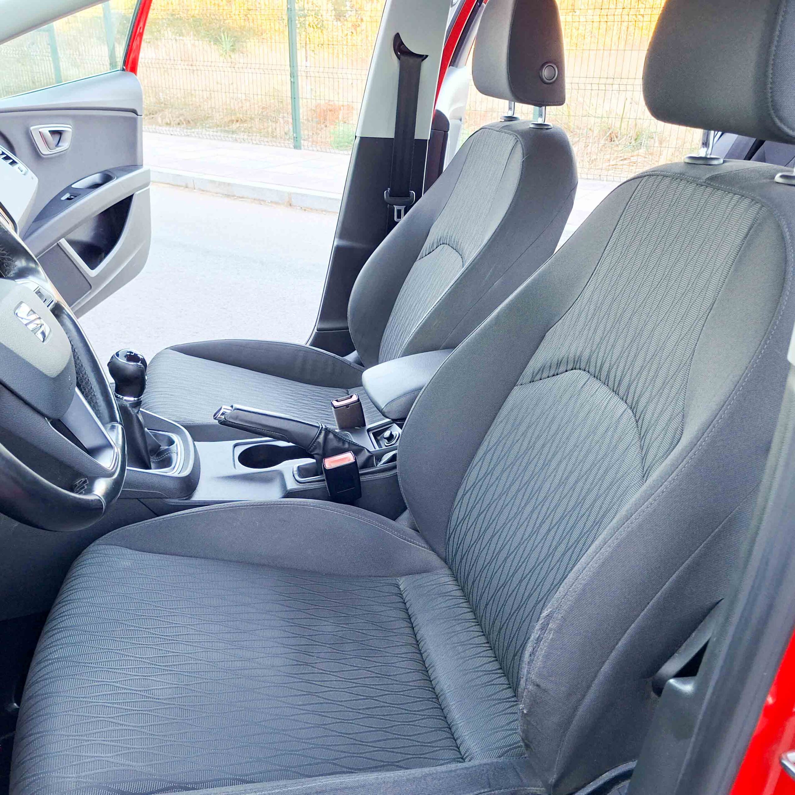 SEAT LEON ST 1.6 TDI CR S&S STYLE 110 _ 110cv _ 2016 _ 190.000 kms _ Diesel _ Hasta 500€ de descuento por financiación