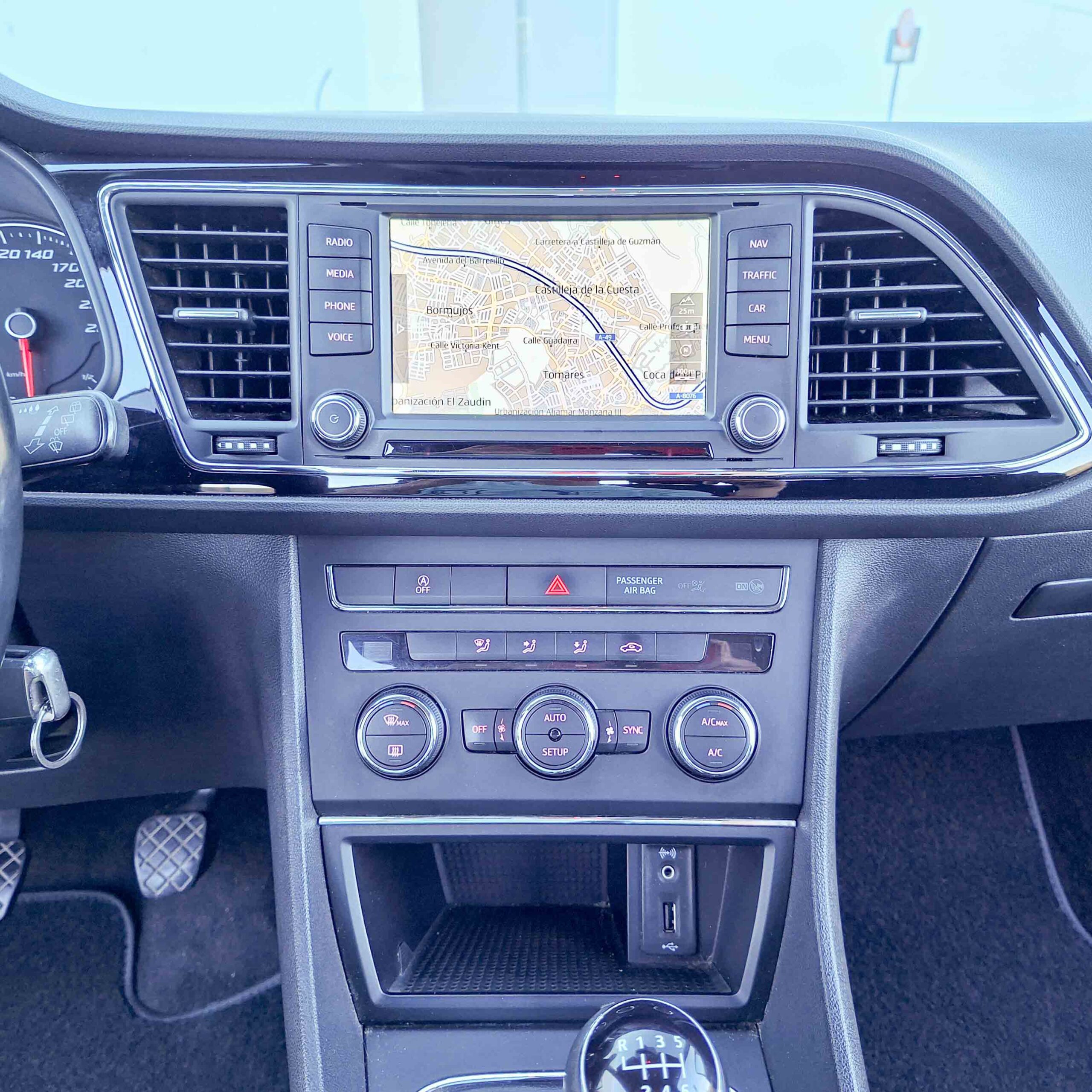 SEAT LEON ST 1.6 TDI CR S&S STYLE 110 _ 110cv _ 2016 _ 190.000 kms _ Diesel _ Hasta 500€ de descuento por financiación