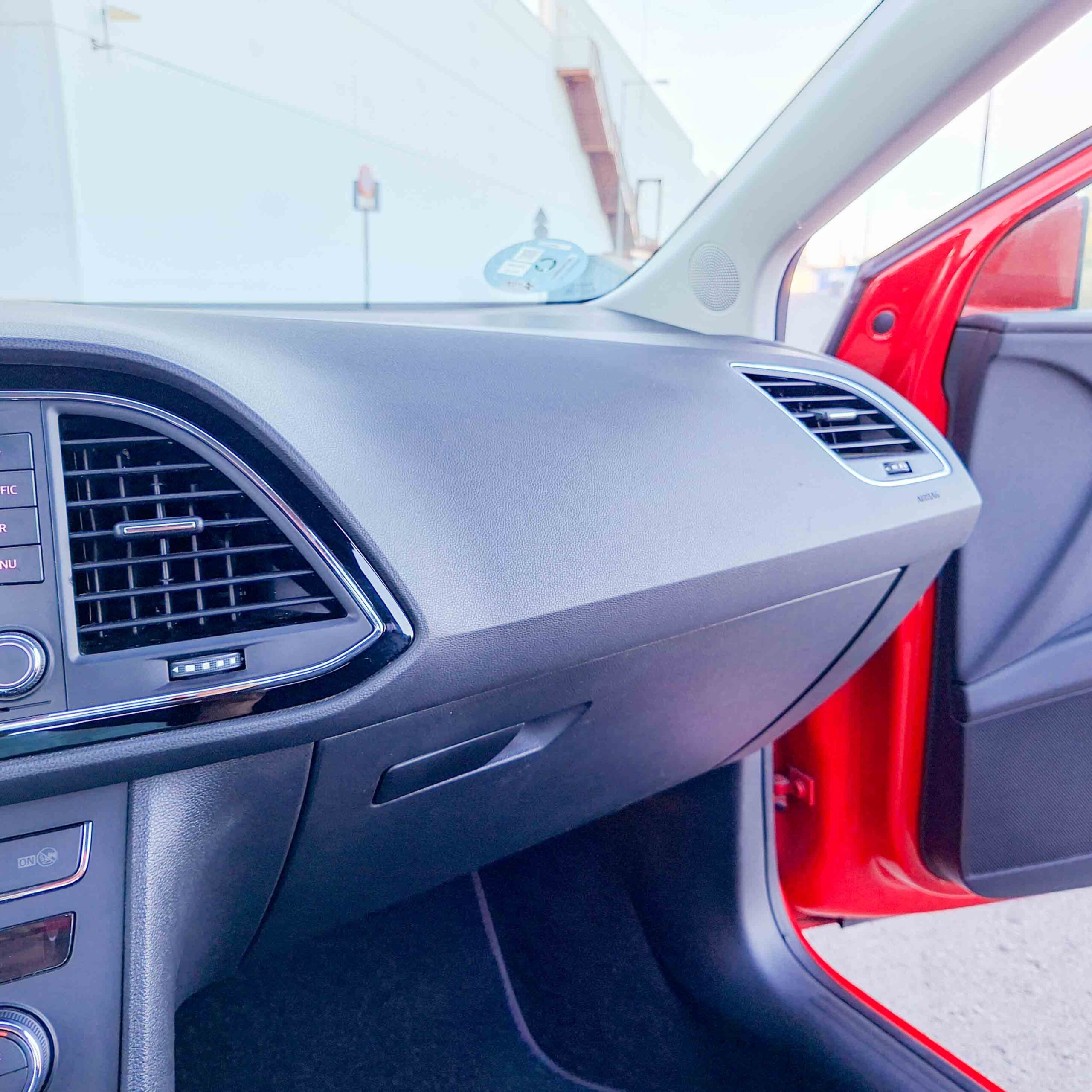 SEAT LEON ST 1.6 TDI CR S&S STYLE 110 _ 110cv _ 2016 _ 190.000 kms _ Diesel _ Hasta 500€ de descuento por financiación