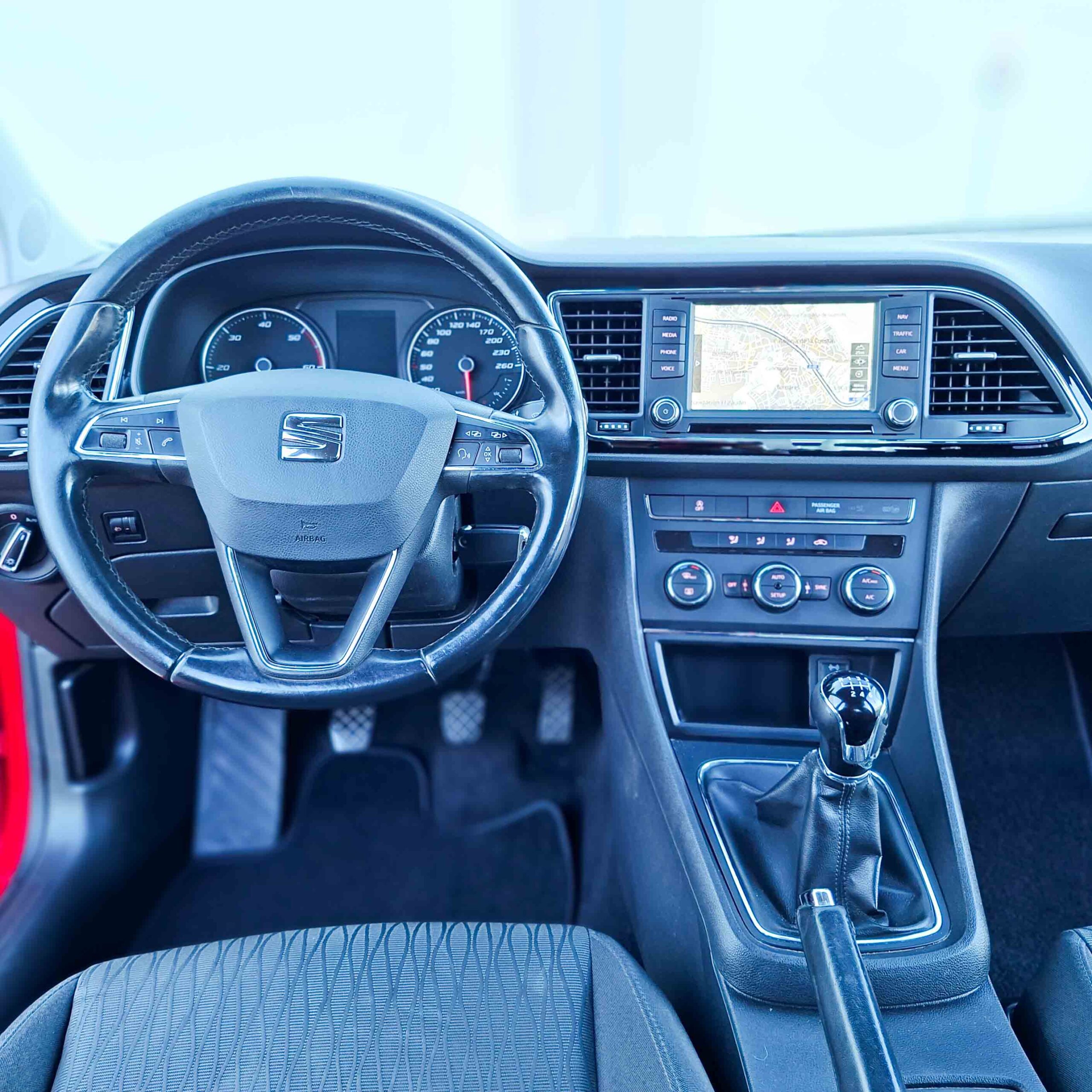 SEAT LEON ST 1.6 TDI CR S&S STYLE 110 _ 110cv _ 2016 _ 190.000 kms _ Diesel _ Hasta 500€ de descuento por financiación