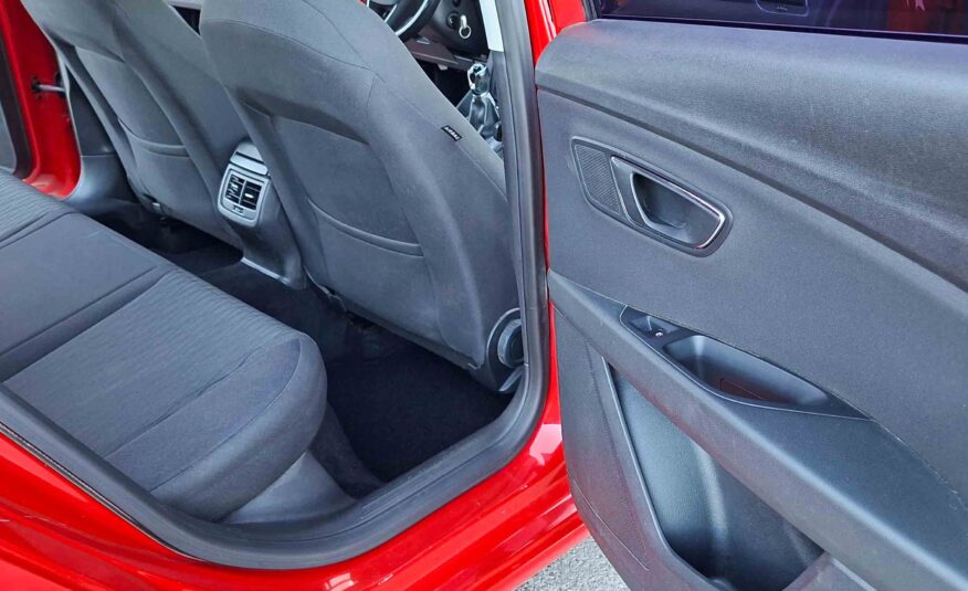 SEAT LEON ST 1.6 TDI CR S&S STYLE 110 _ 110cv _ 2016 _ 190.000 kms _ Diesel _ Hasta 500€ de descuento por financiación