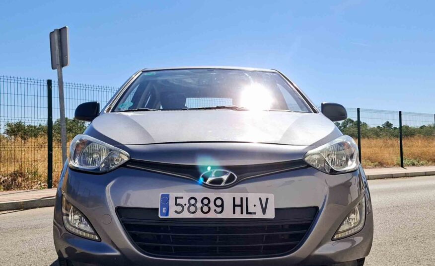HYUNDAI i20 1.2 CLASSIC _ 85cv _ 2012 _ 189.000 kms _ Gasolina