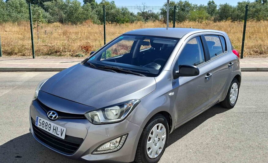 HYUNDAI i20 1.2 CLASSIC _ 85cv _ 2012 _ 189.000 kms _ Gasolina