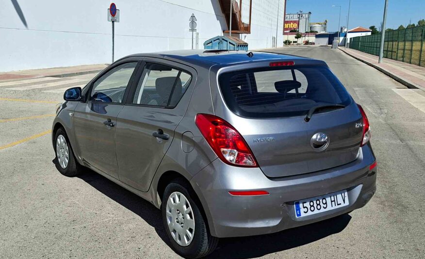 HYUNDAI i20 1.2 CLASSIC _ 85cv _ 2012 _ 189.000 kms _ Gasolina