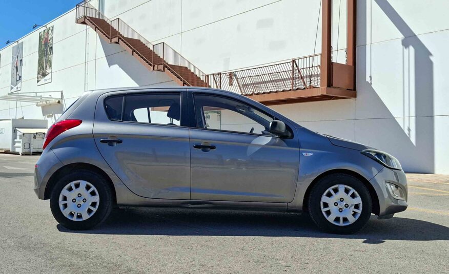 HYUNDAI i20 1.2 CLASSIC _ 85cv _ 2012 _ 189.000 kms _ Gasolina