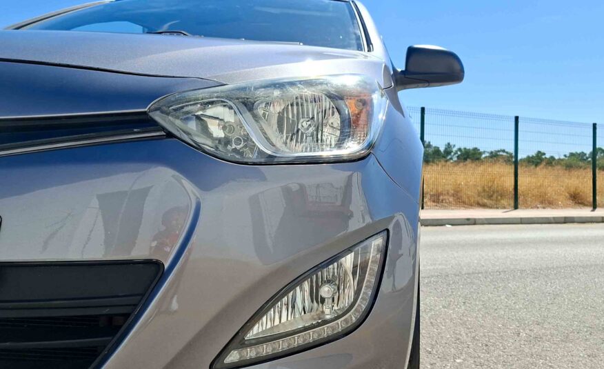 HYUNDAI i20 1.2 CLASSIC _ 85cv _ 2012 _ 189.000 kms _ Gasolina