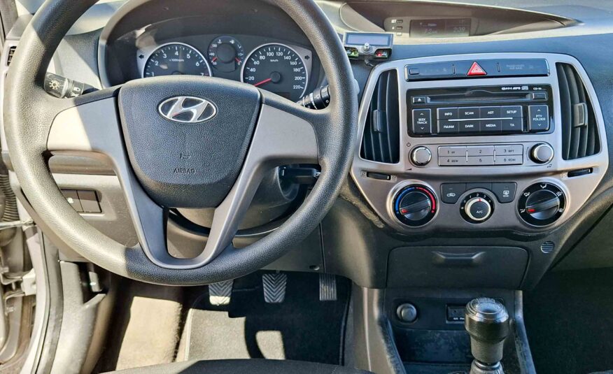 HYUNDAI i20 1.2 CLASSIC _ 85cv _ 2012 _ 189.000 kms _ Gasolina