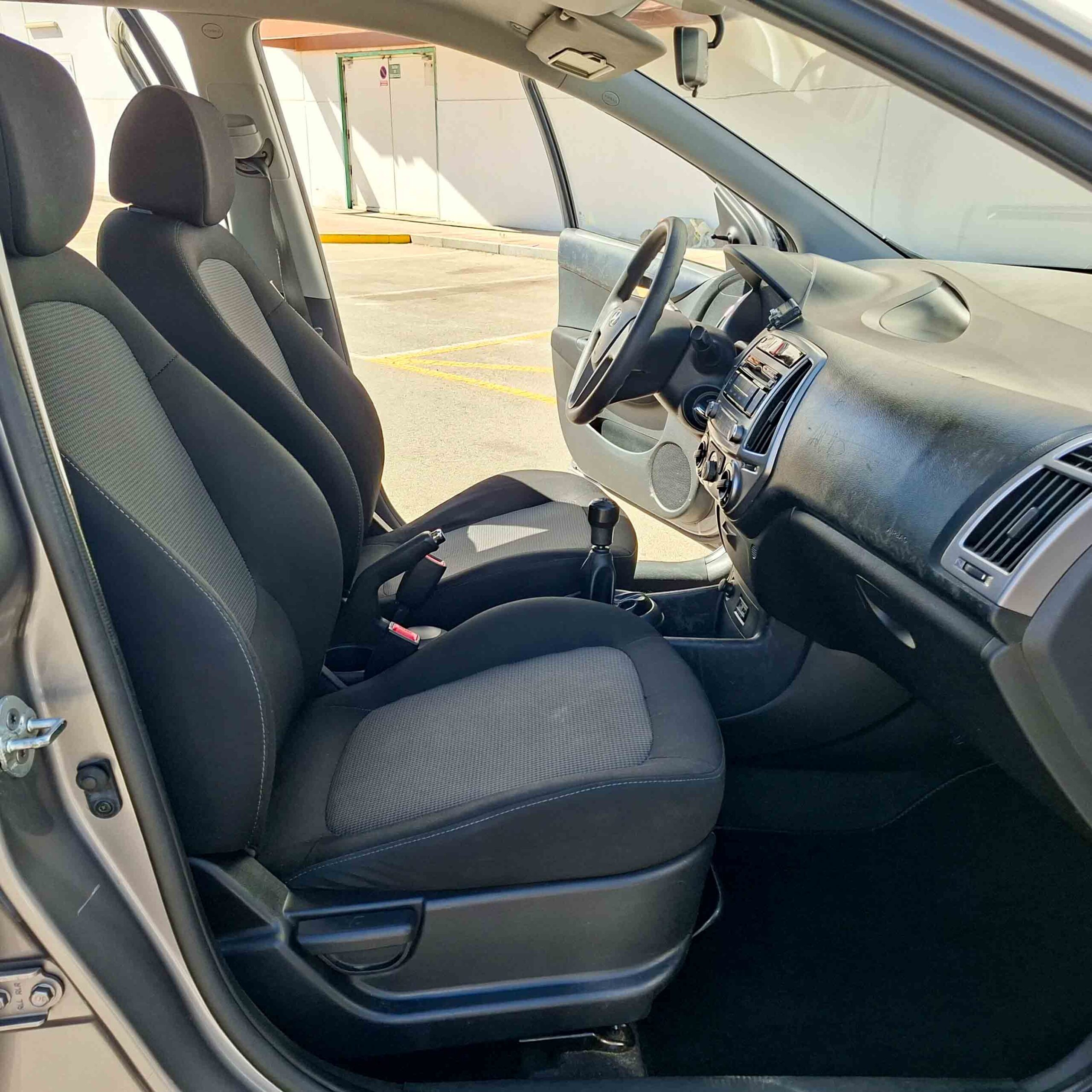 HYUNDAI i20 1.2 CLASSIC _ 85cv _ 2012 _ 189.000 kms _ Gasolina