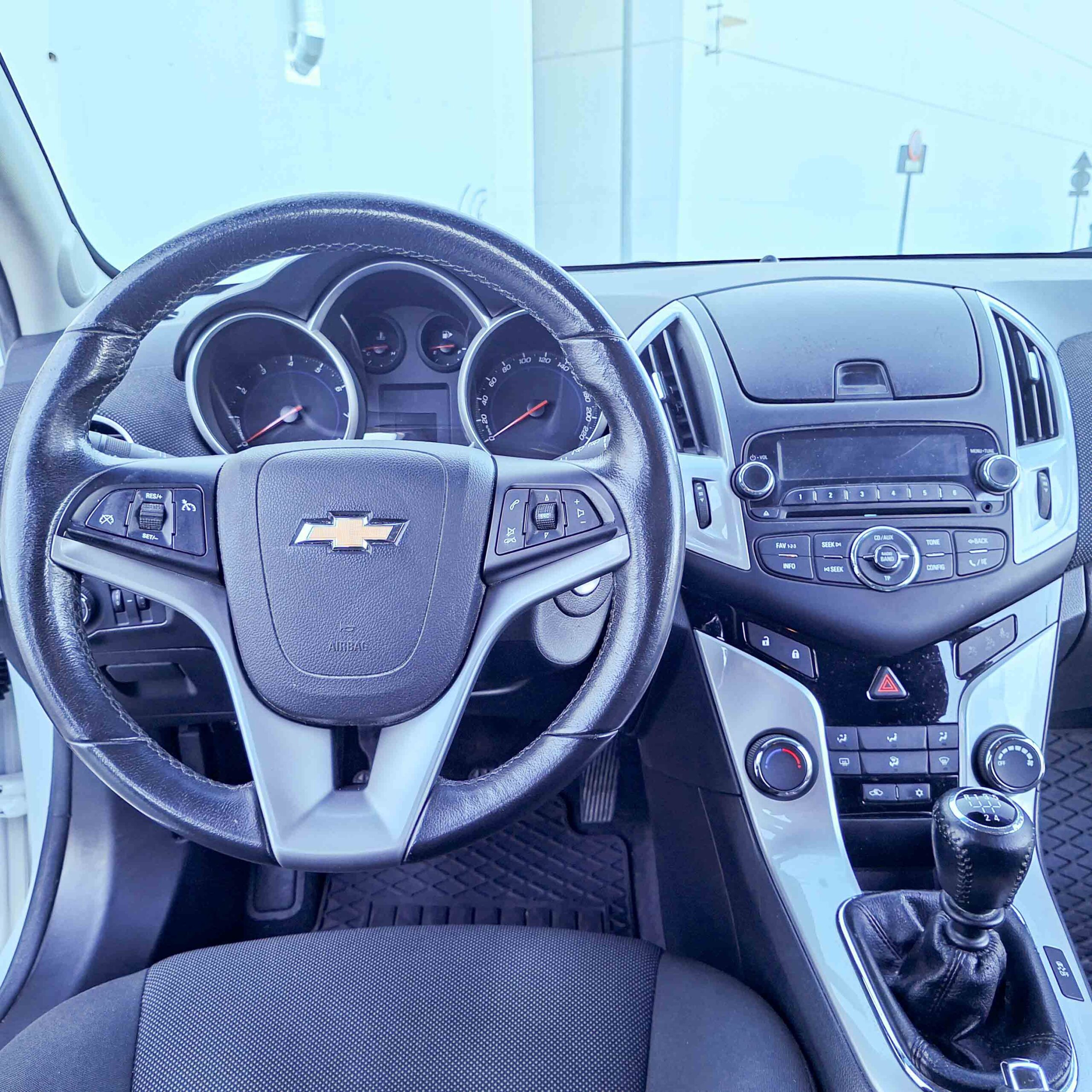 CHEVROLET CRUZE 1.6 LS+ AA _ 124 cv _ 2013 _ 114.000 kms _ Gasolina _ 5p. _ Manual
