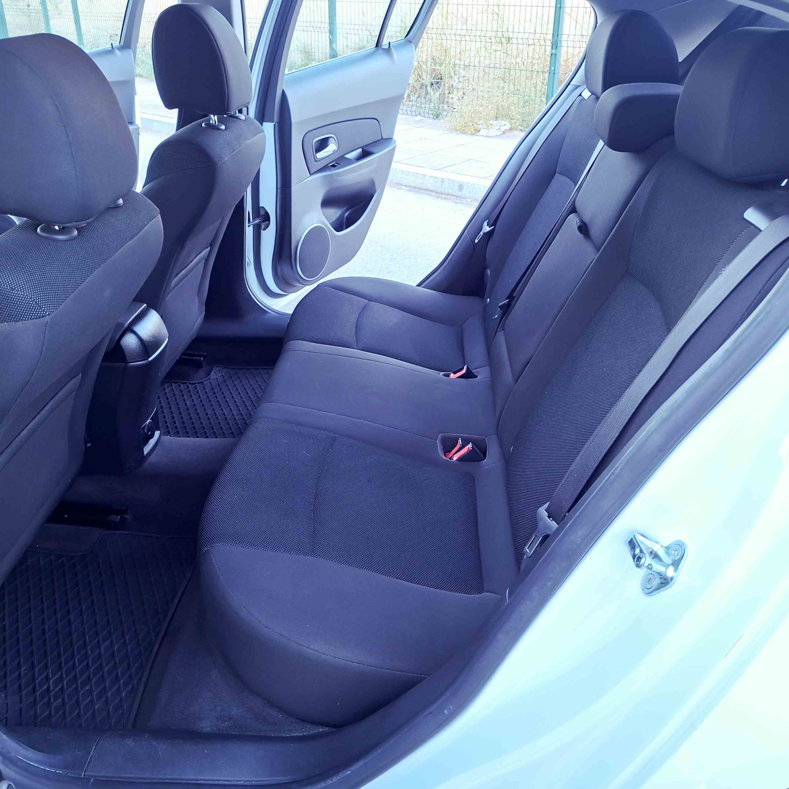 CHEVROLET CRUZE 1.6 LS+ AA _ 124 cv _ 2013 _ 114.000 kms _ Gasolina _ 5p. _ Manual