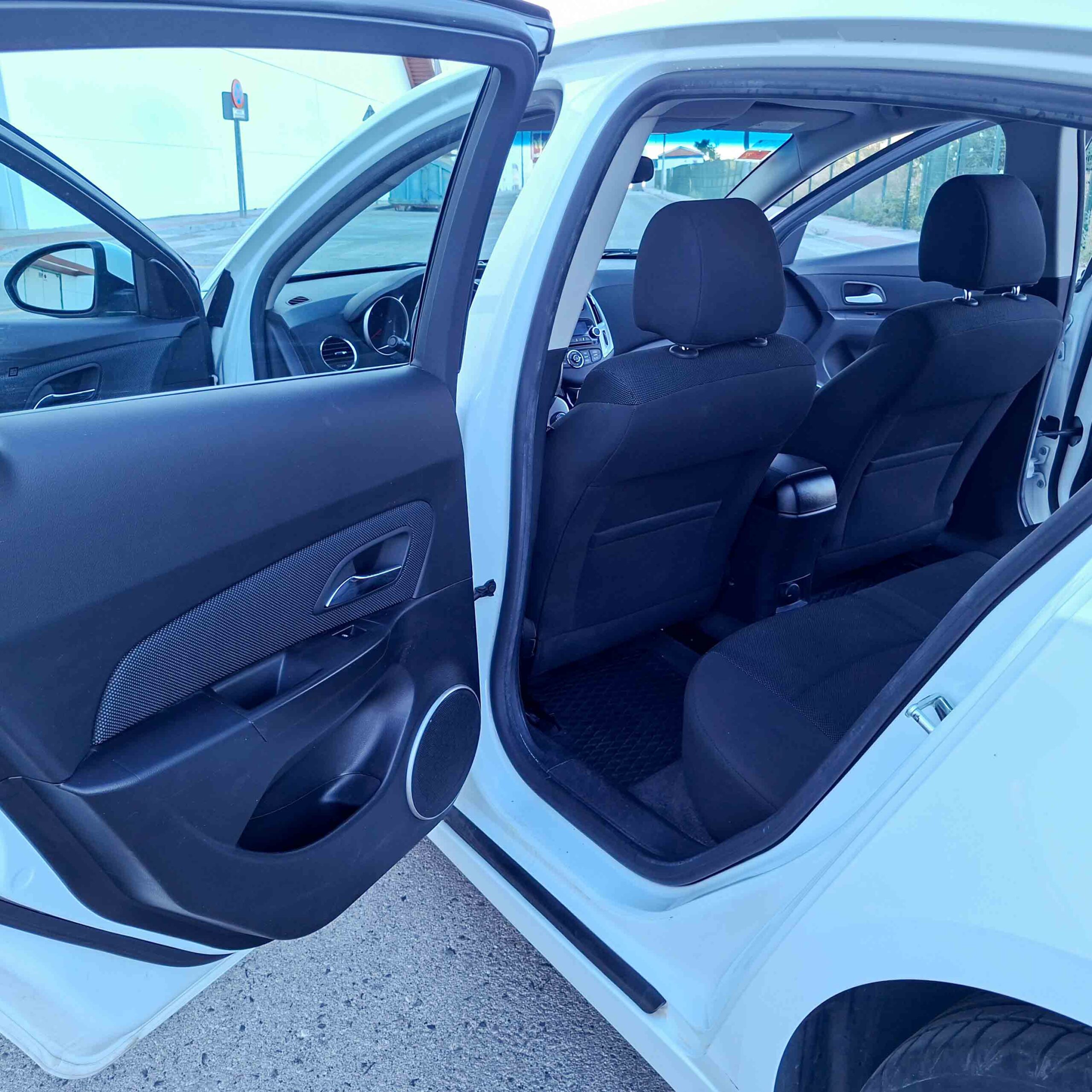 CHEVROLET CRUZE 1.6 LS+ AA _ 124 cv _ 2013 _ 114.000 kms _ Gasolina _ 5p. _ Manual