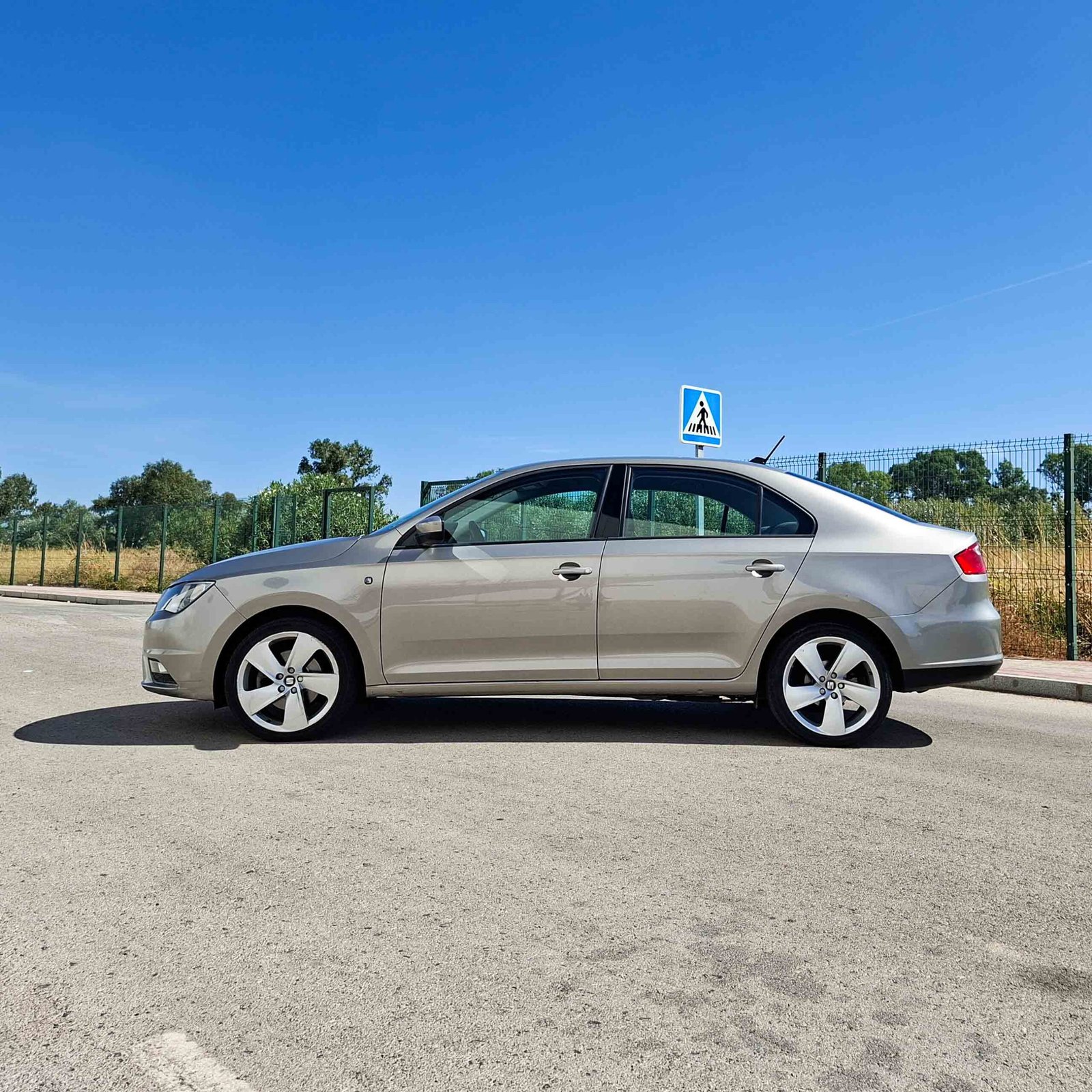 SEAT TOLEDO 1.6 Tdi STYLE _ 105 cv _ 2014 _ 149.000 kms _ Diesel _ Hasta 300€ descuento por financiación