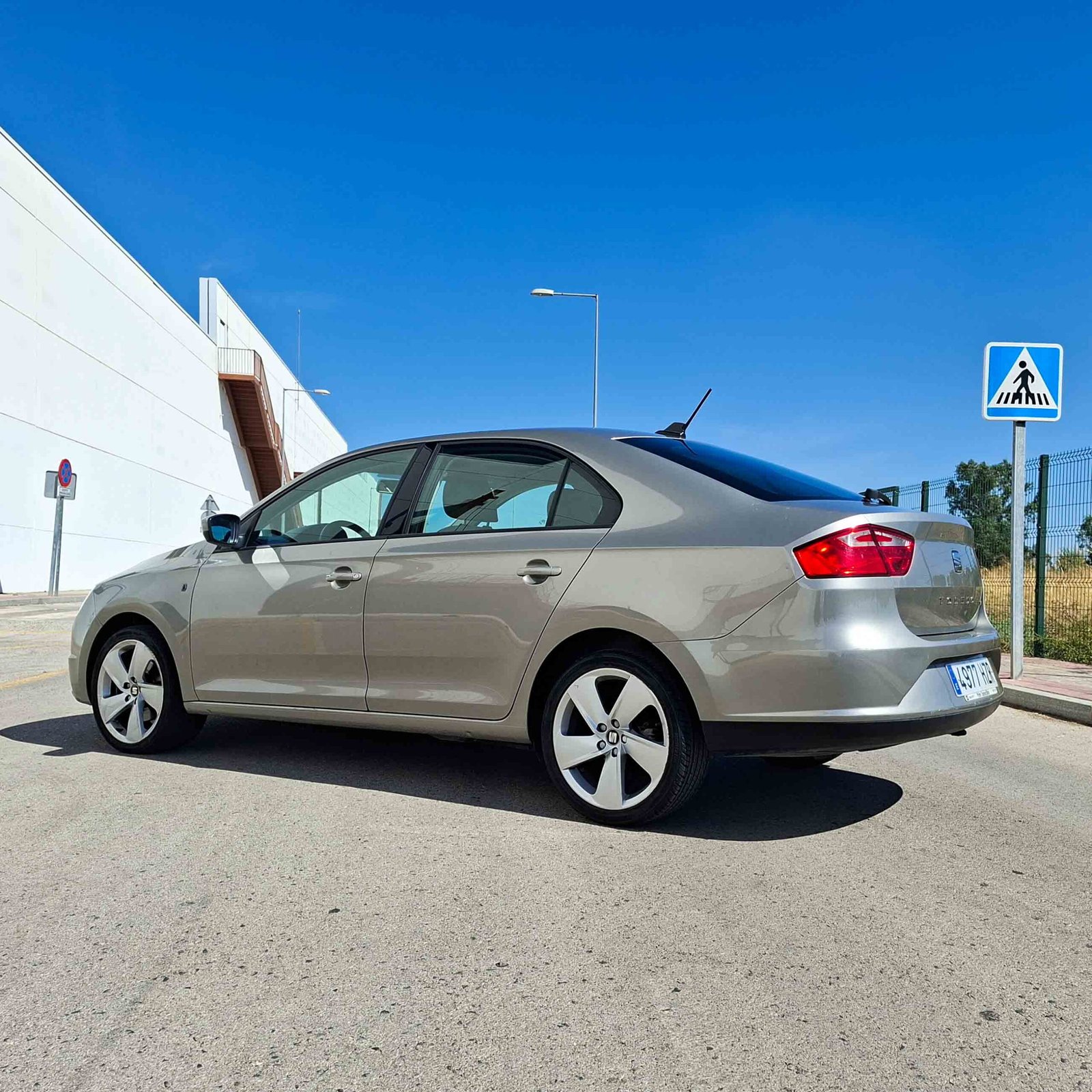 SEAT TOLEDO 1.6 Tdi STYLE _ 105 cv _ 2014 _ 149.000 kms _ Diesel _ Hasta 300€ descuento por financiación