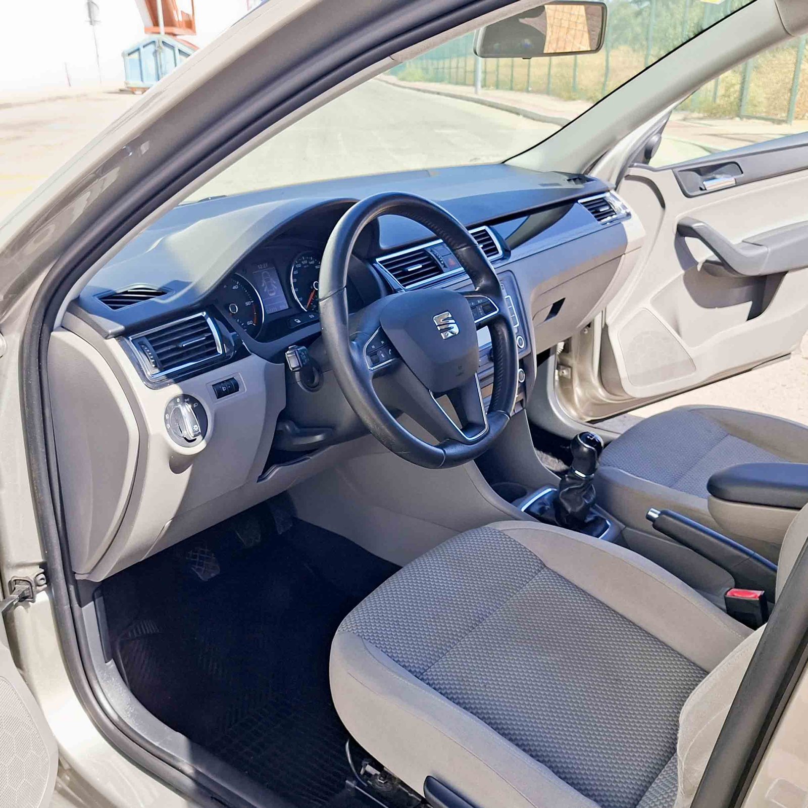 SEAT TOLEDO 1.6 Tdi STYLE _ 105 cv _ 2014 _ 149.000 kms _ Diesel _ Hasta 300€ descuento por financiación