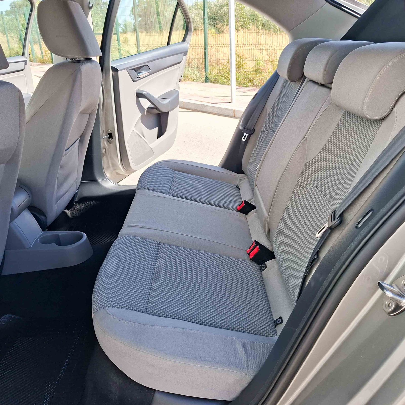 SEAT TOLEDO 1.6 Tdi STYLE _ 105 cv _ 2014 _ 149.000 kms _ Diesel _ Hasta 300€ descuento por financiación