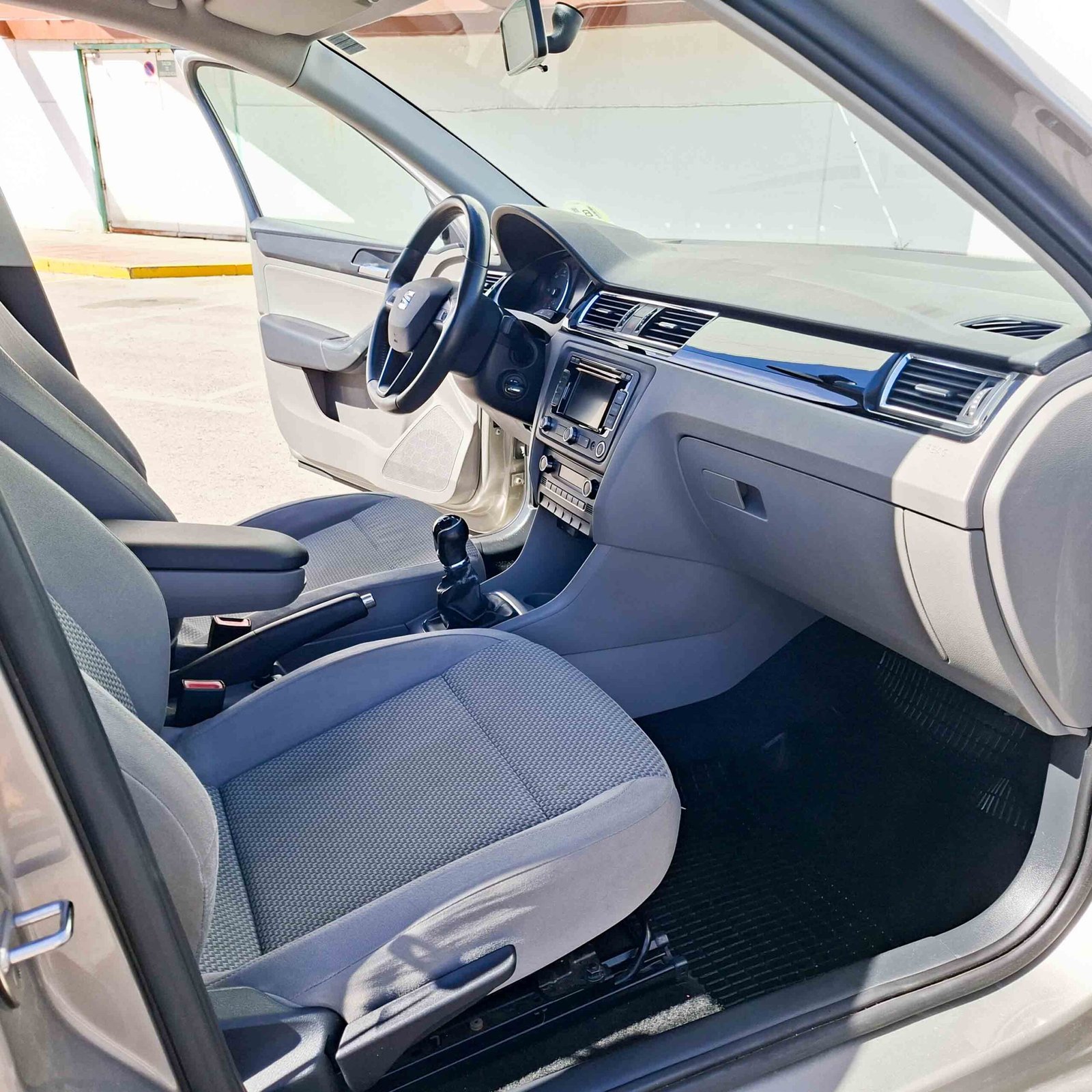 SEAT TOLEDO 1.6 Tdi STYLE _ 105 cv _ 2014 _ 149.000 kms _ Diesel _ Hasta 300€ descuento por financiación
